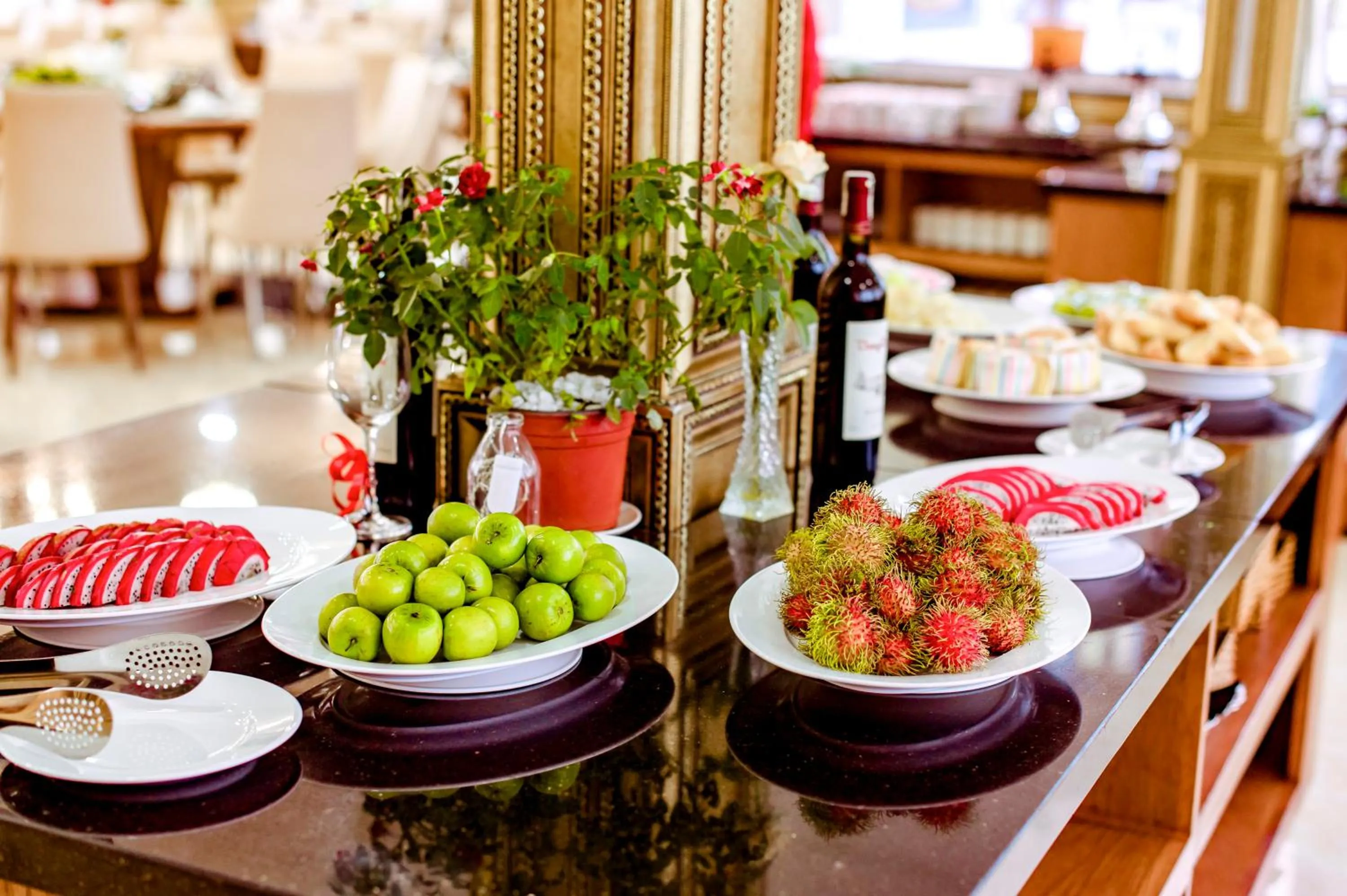 Food and drinks in Queen T&T Dalat Hotel