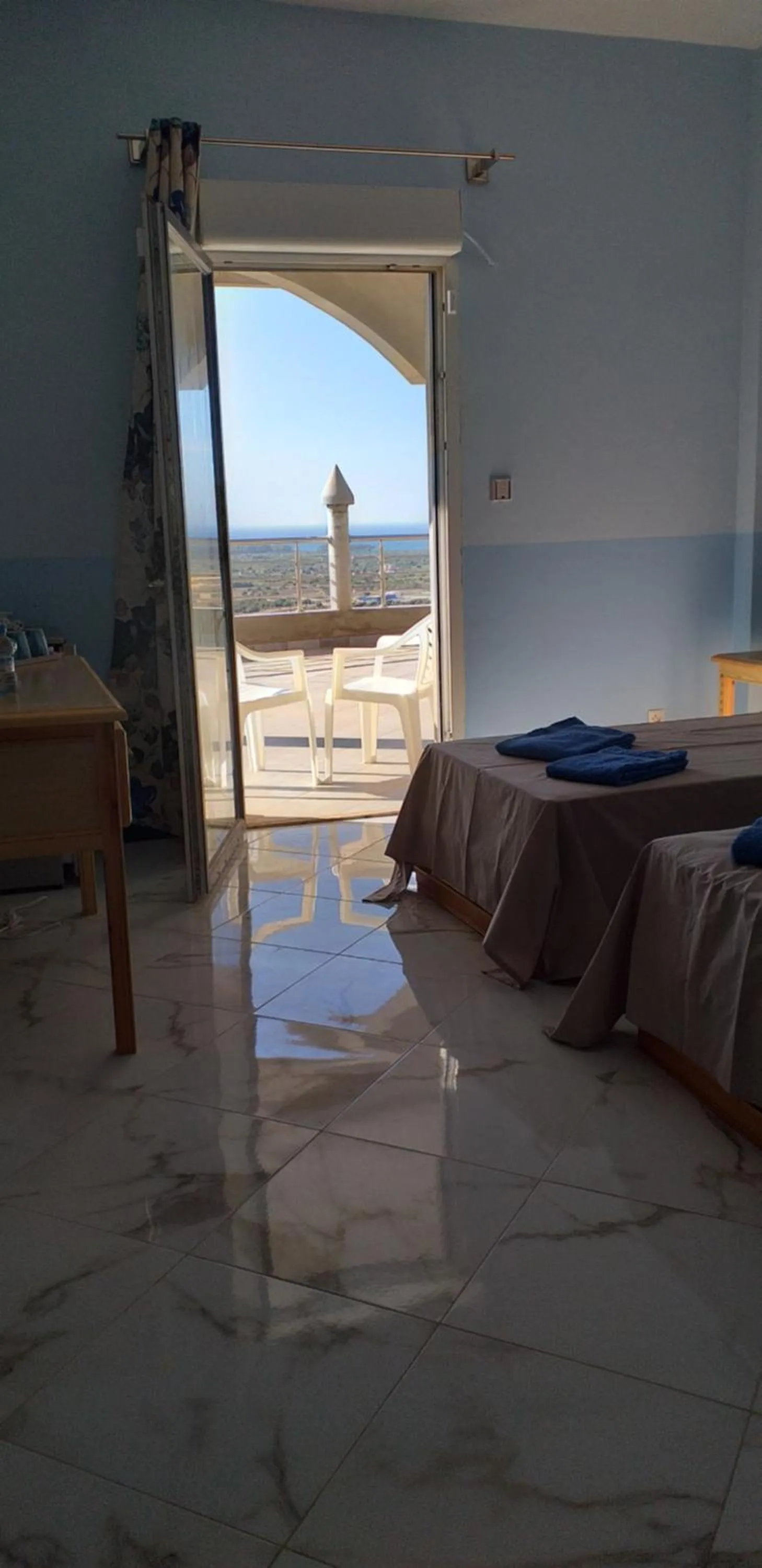 Balcony/Terrace in MAISON D’HÔTE LES TORTUES -