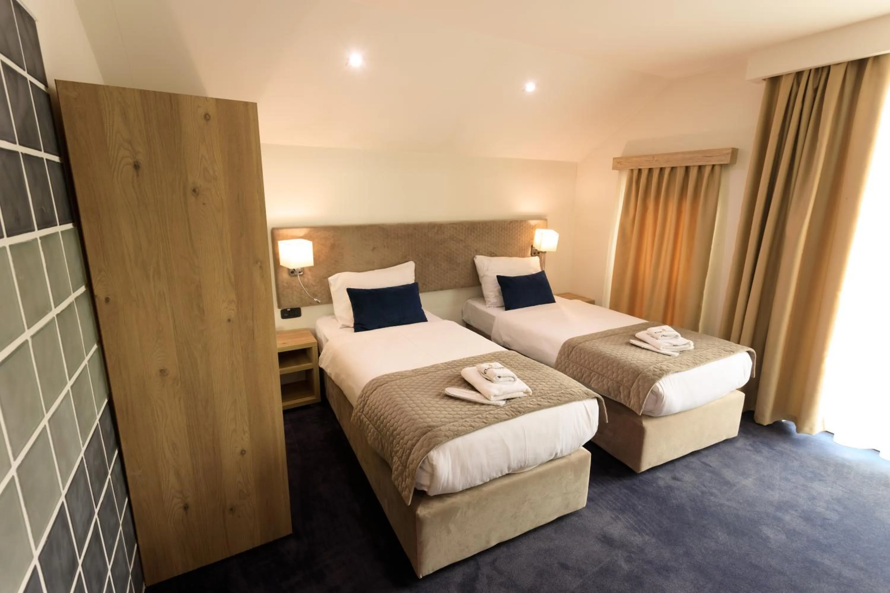 Photo of the whole room, Bed in Hotel Elements