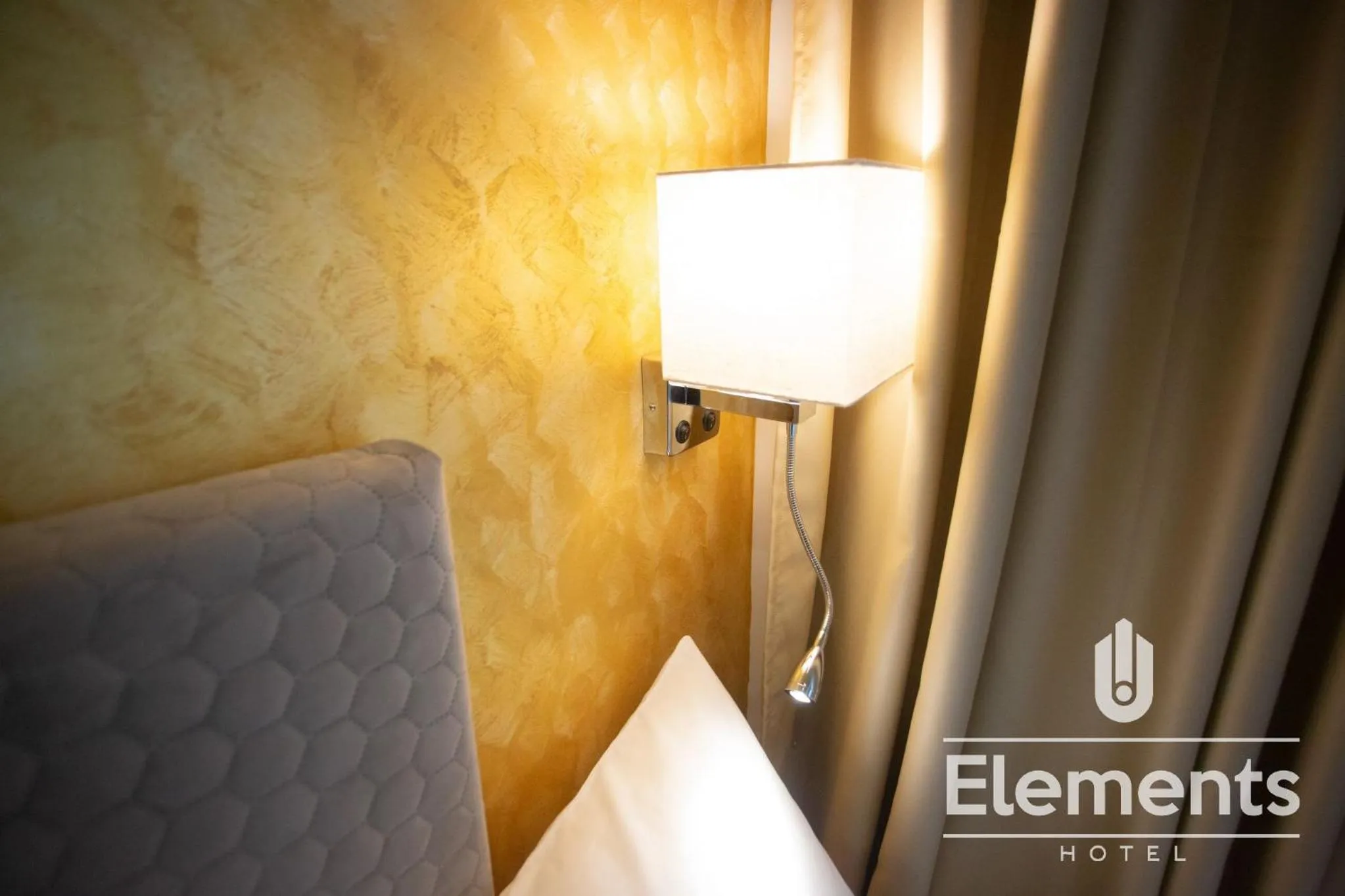 Logo/Certificate/Sign in Hotel Elements