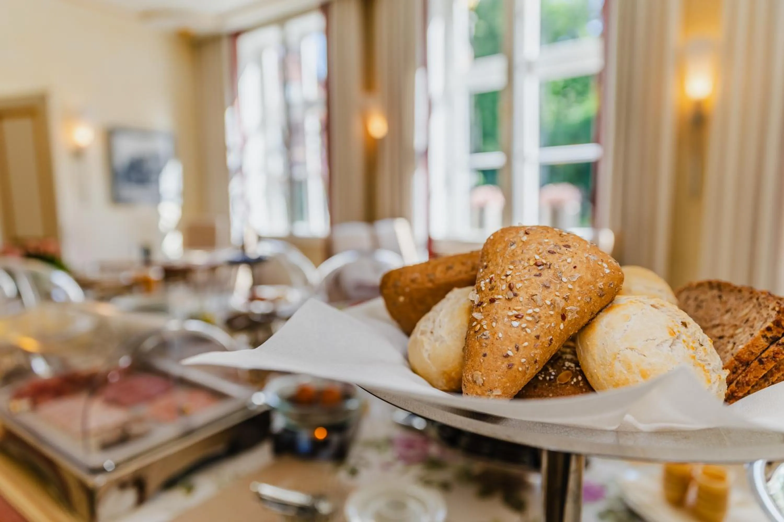 Buffet breakfast in Hotel zur Fürstabtei