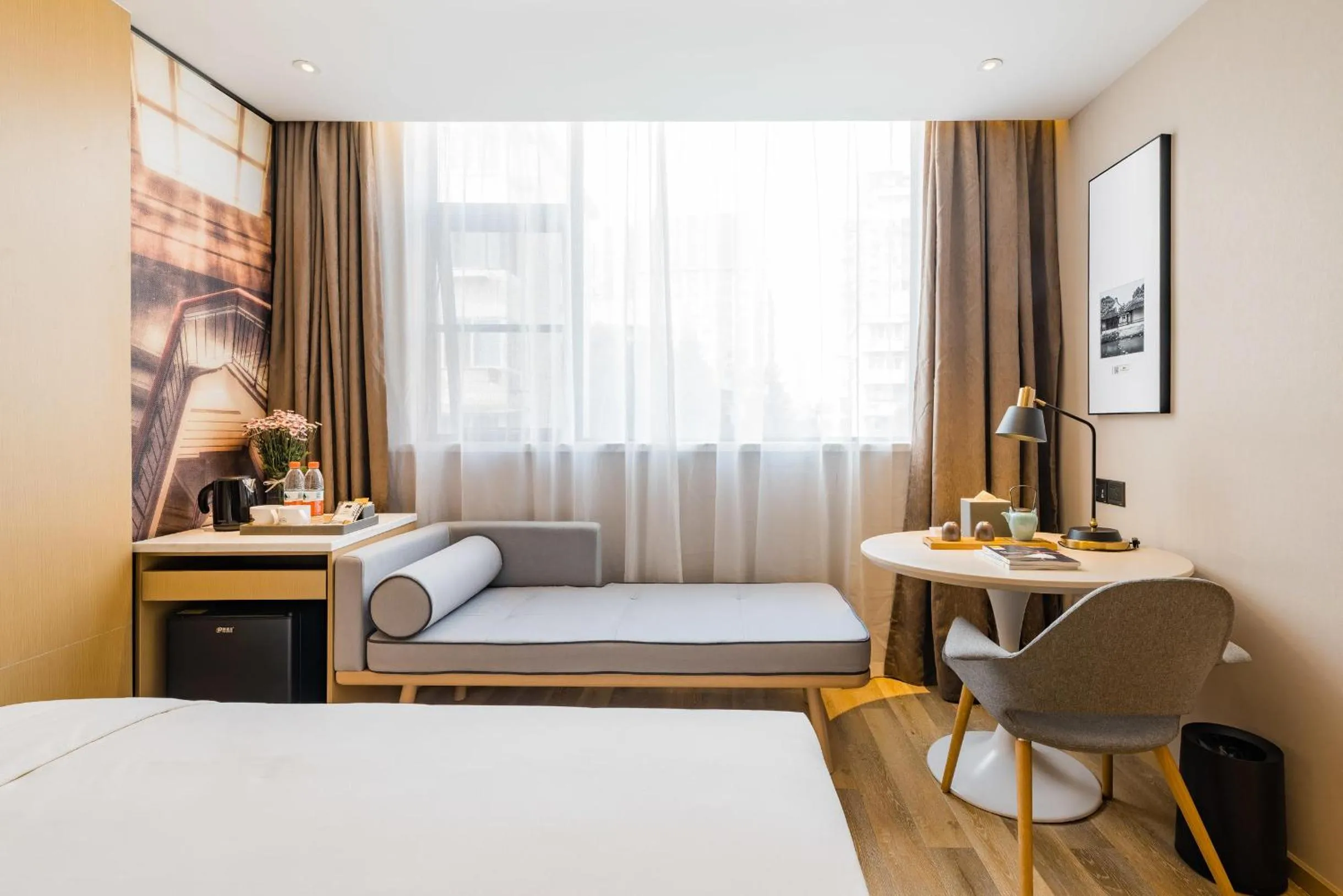 Seating area, Bed in Atour S Hotel Lujiazui Oriental Pearl Shanghai