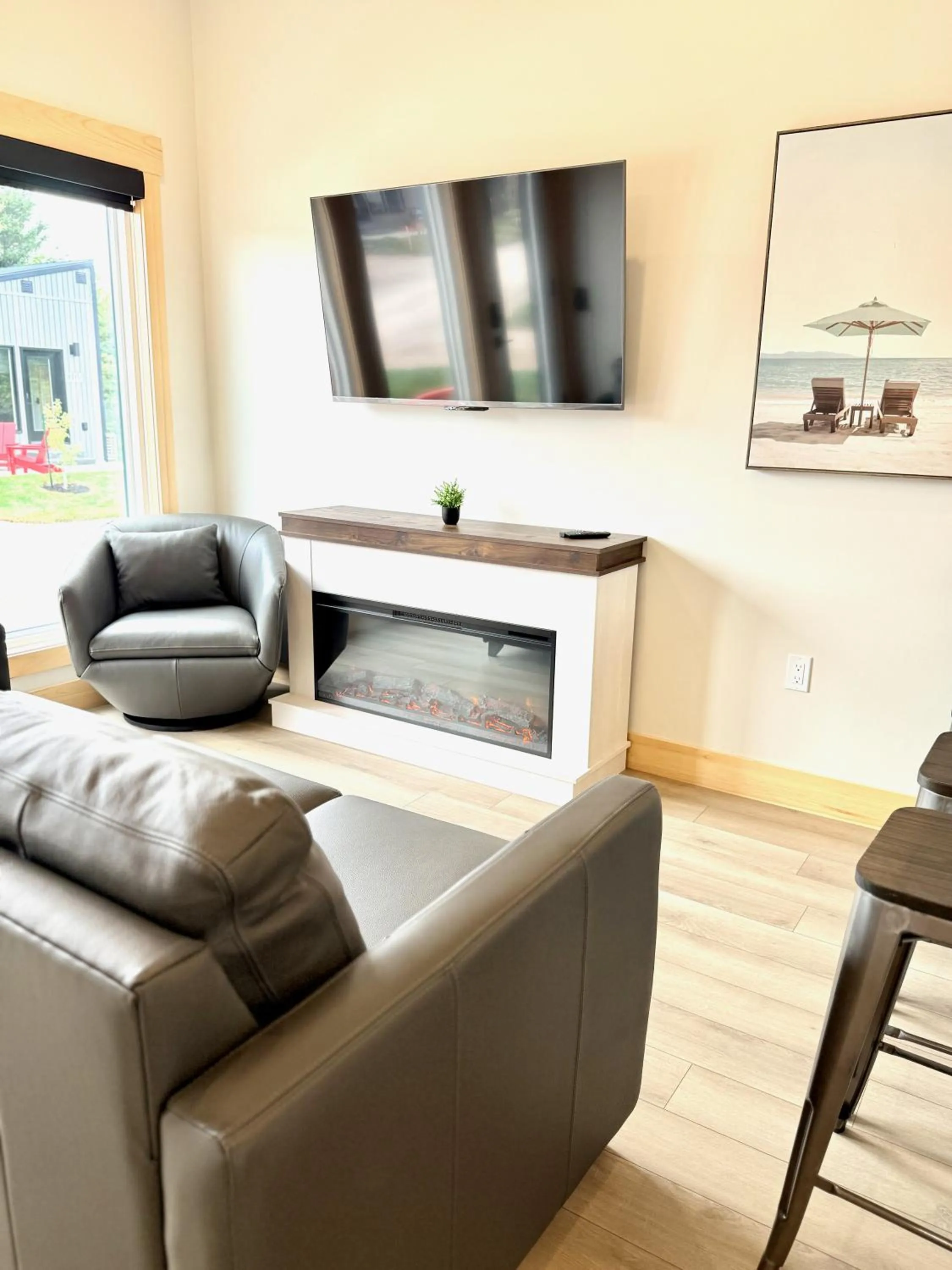 Royalty Maples Motel & Cottages