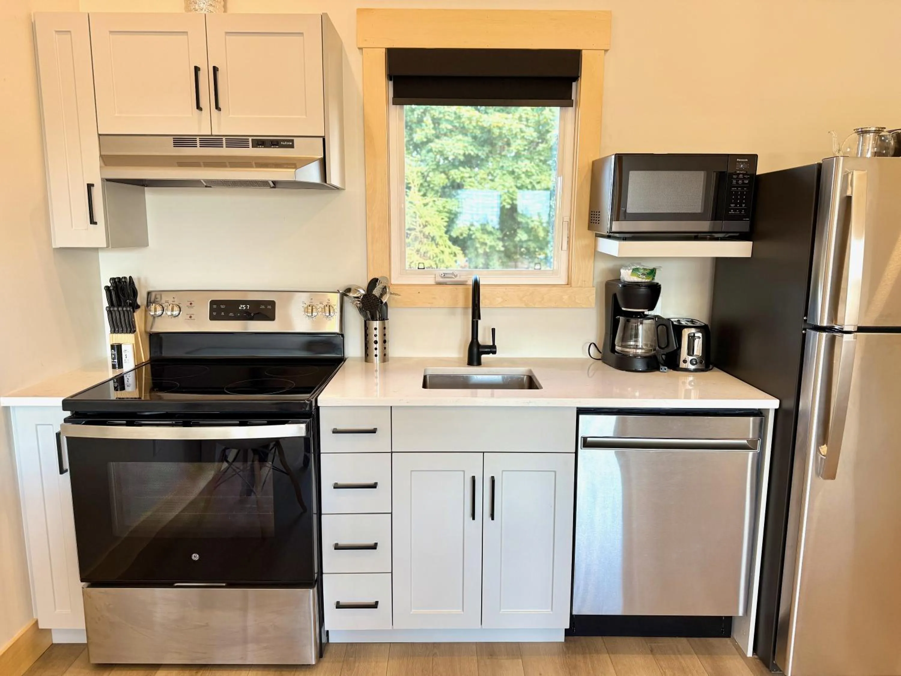 Royalty Maples Motel & Cottages