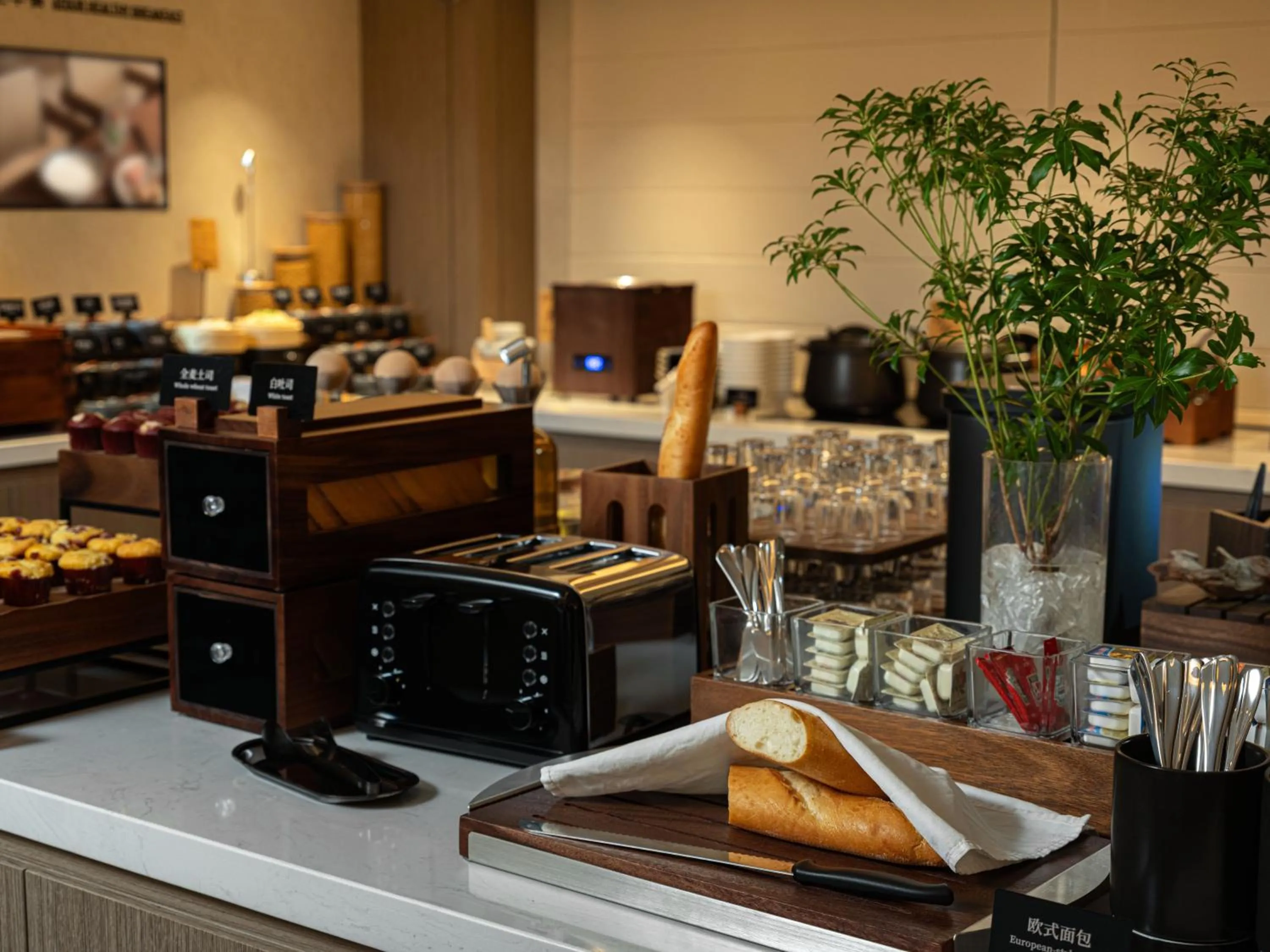 Restaurant/places to eat in Atour Hotel New International Expo Center Longyang Road Shanghai