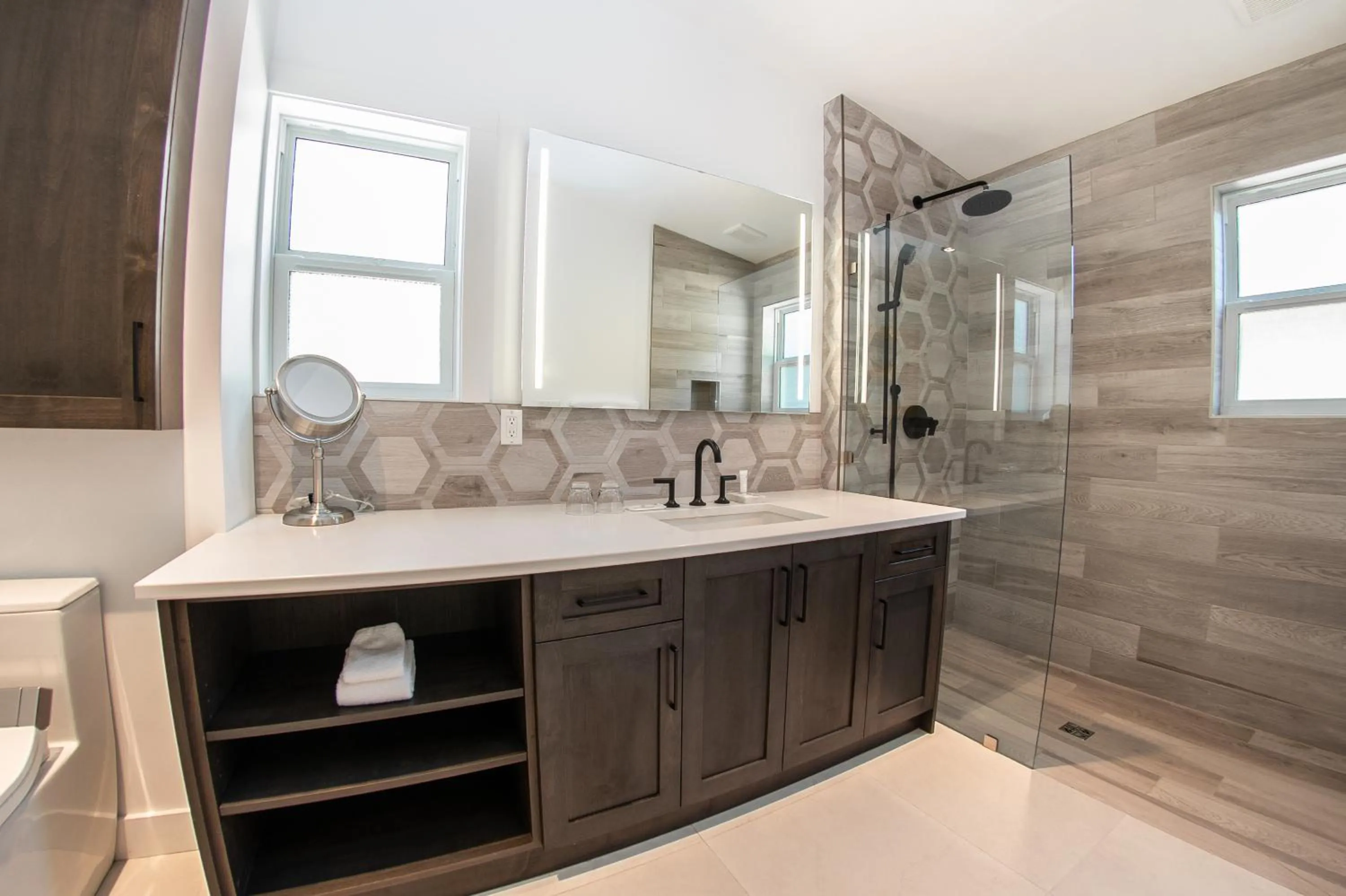 Bathroom in Halcyon Hot Springs Resort