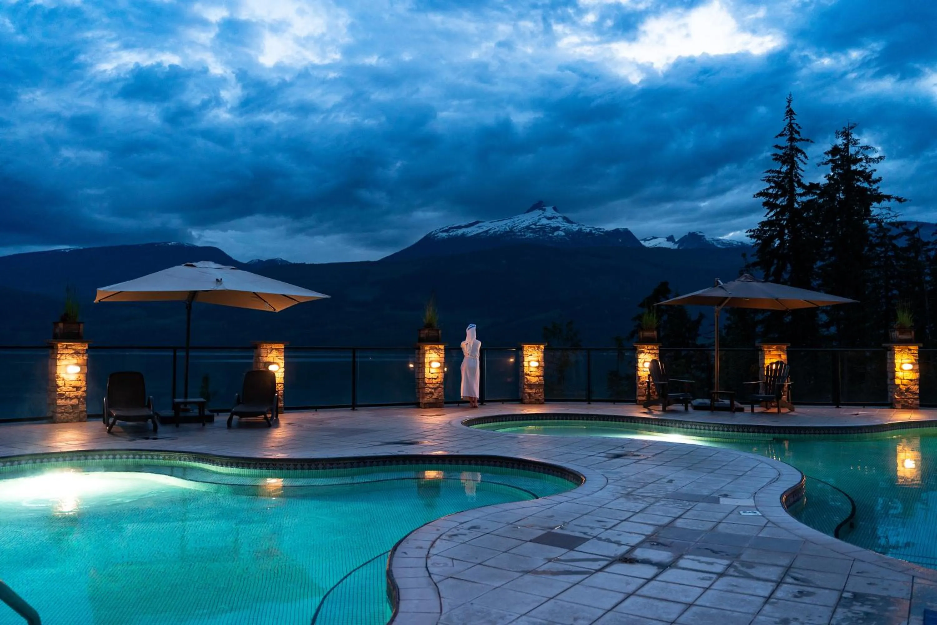 Night in Halcyon Hot Springs Resort