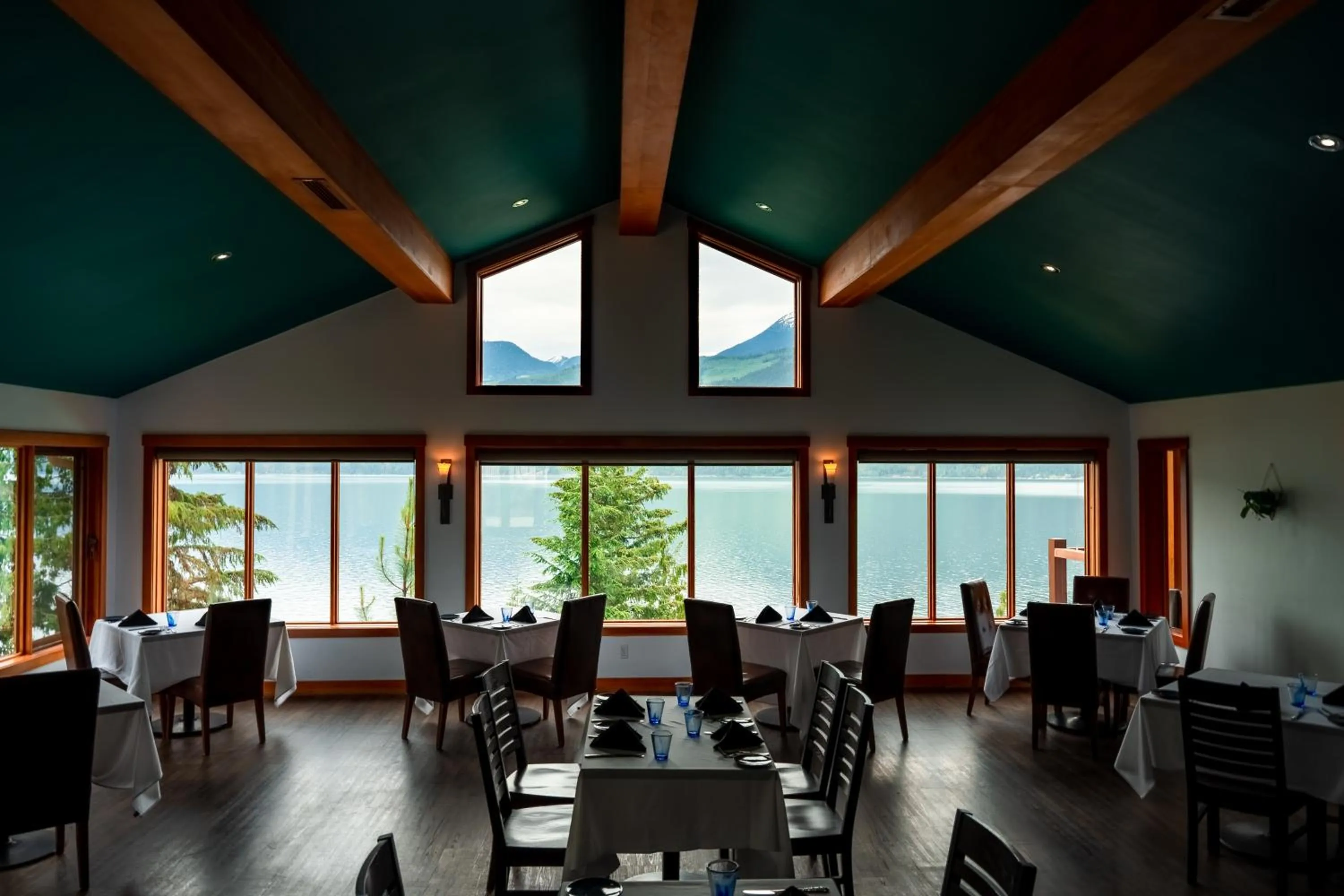 Restaurant/places to eat in Halcyon Hot Springs Resort