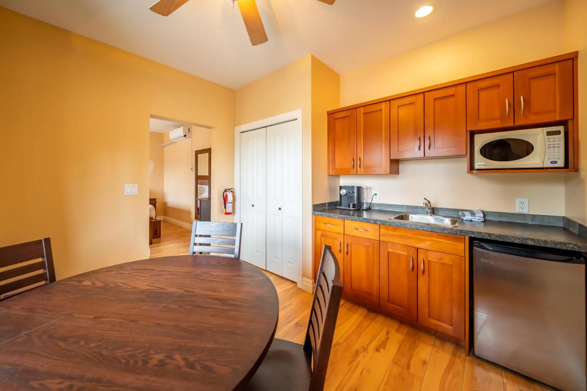 Kitchen or kitchenette in Halcyon Hot Springs Resort