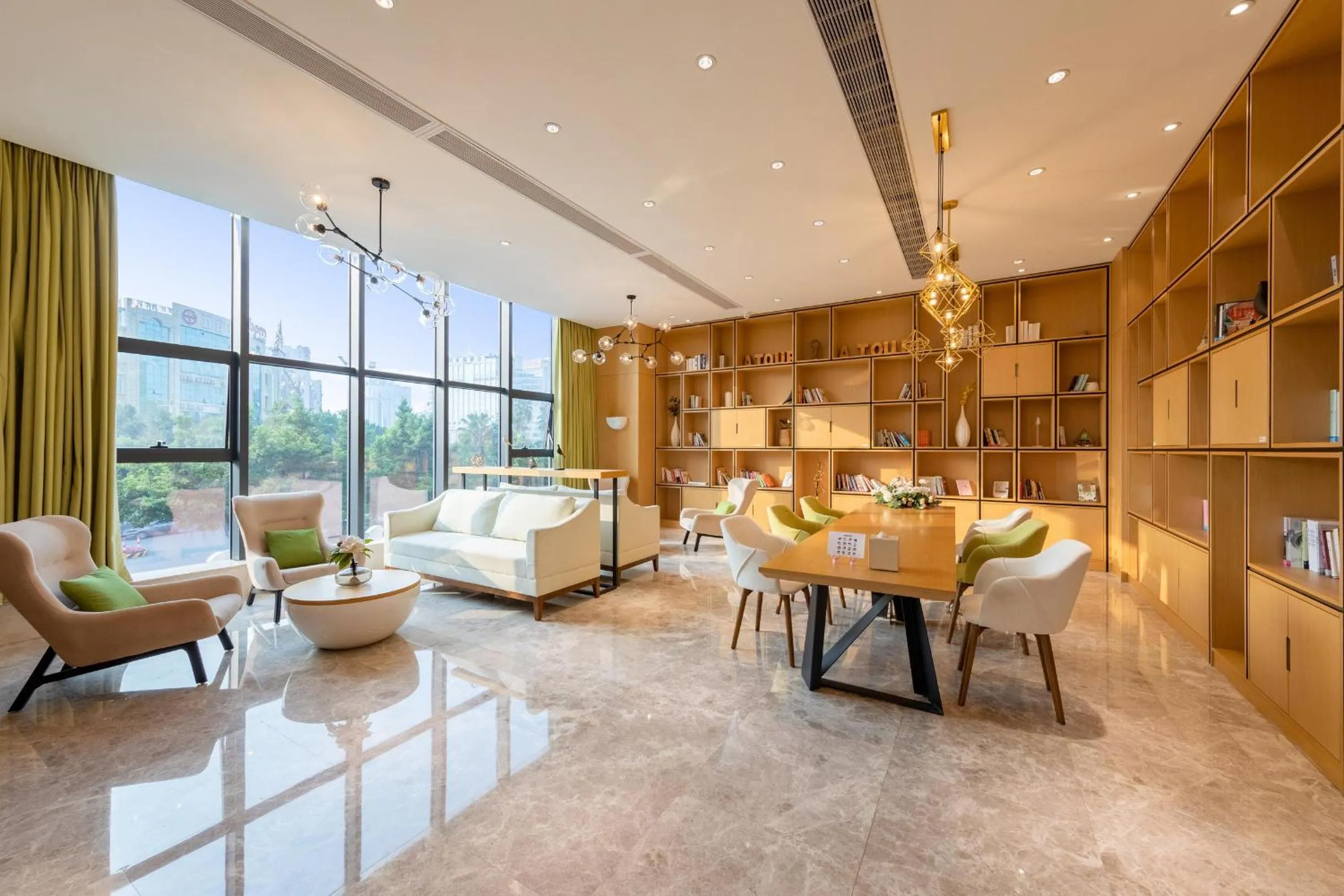 Atour Hotel High Speed Railway Station Maoming