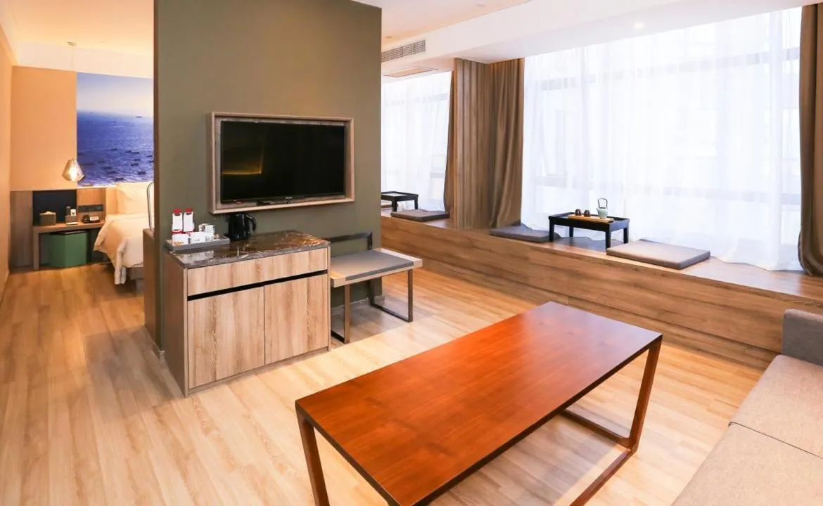 Atour Hotel High Speed Railway Station Maoming