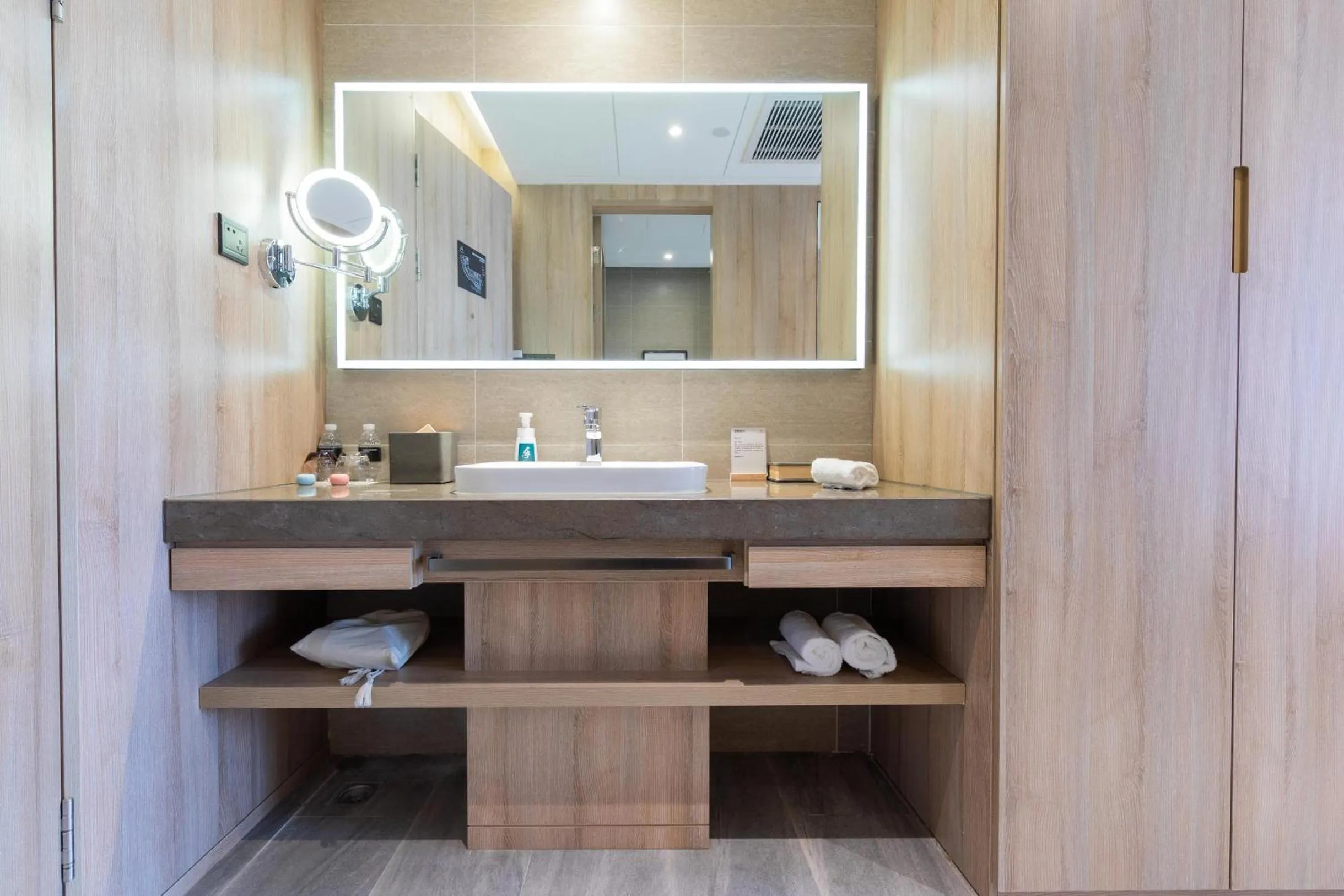 Atour Hotel Hongqiao Hub National Exhibition Center Shanghai