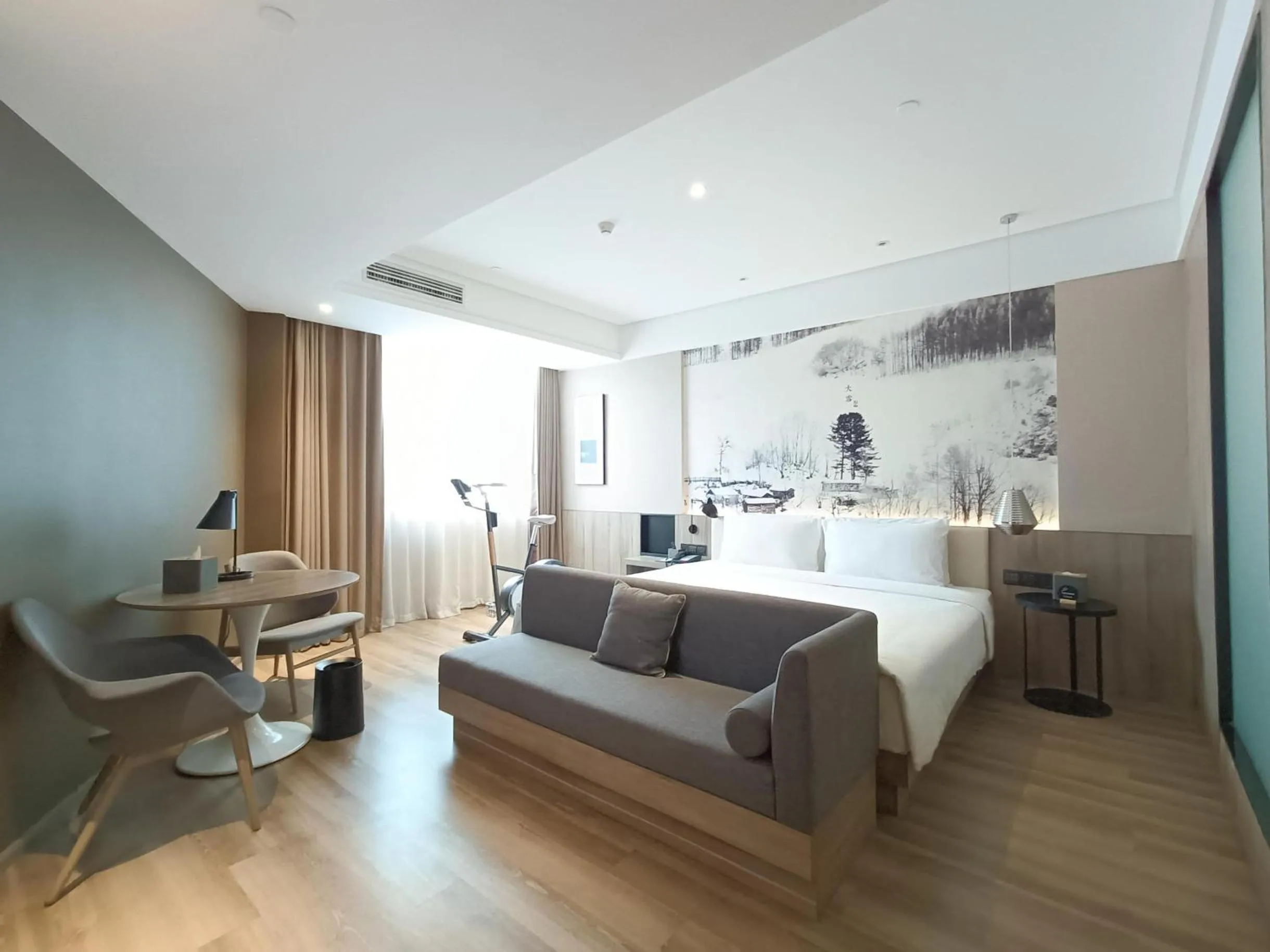 Photo of the whole room, Bed in Atour Hotel Hongqiao Hub National Exhibition Center Shanghai