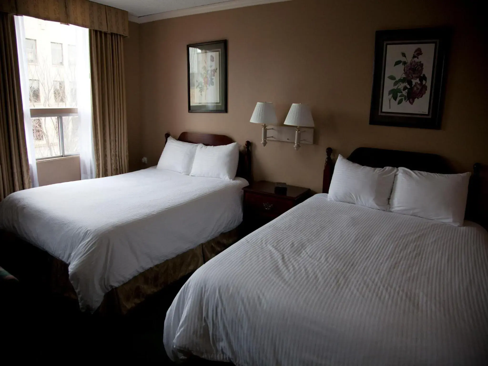 Queen Room with Two Queen Beds in Hotel Senator Queen Room with Two Queen Beds in Hotel Senator