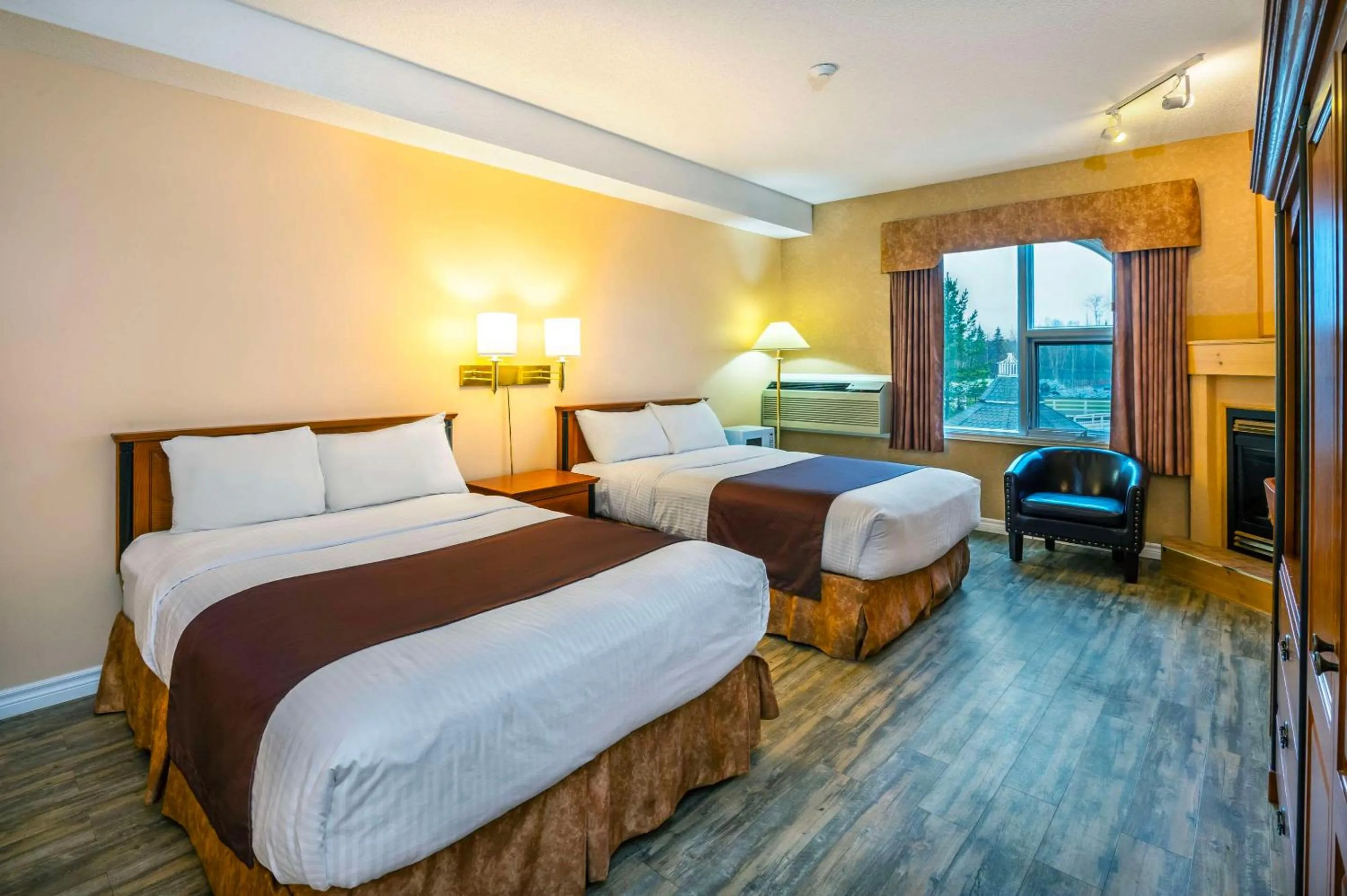 Bedroom, Bed in Cedar Meadows Resort & Spa, an Ascend Collection Resort