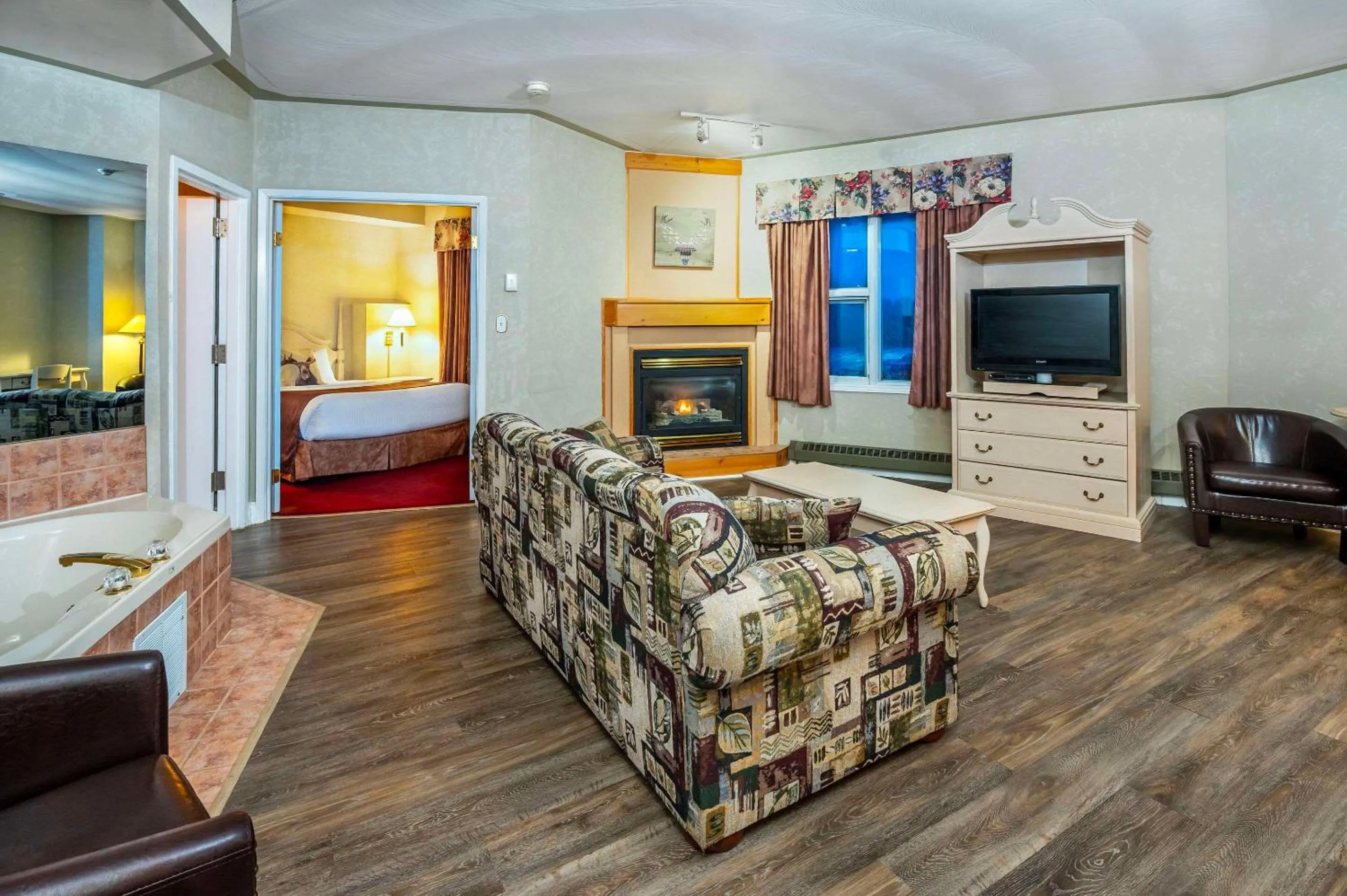 Bed in Cedar Meadows Resort & Spa, an Ascend Collection Resort