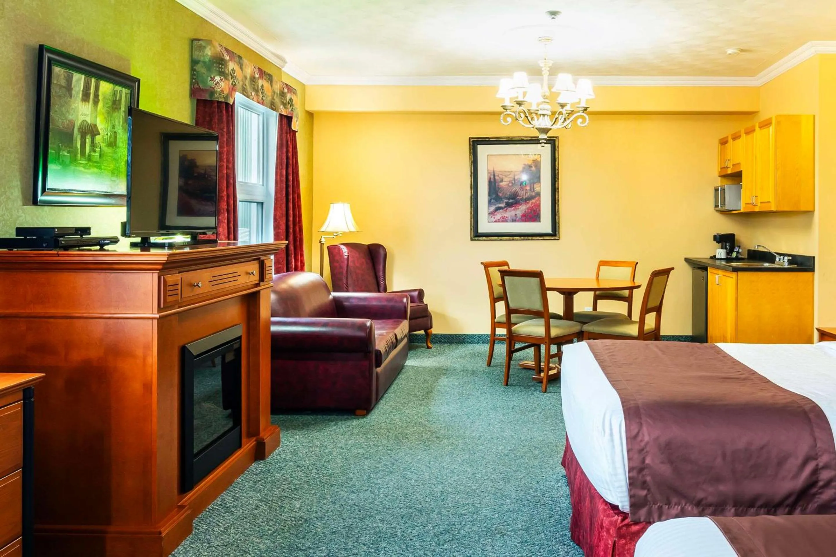 Bedroom in Cedar Meadows Resort & Spa, an Ascend Collection Resort
