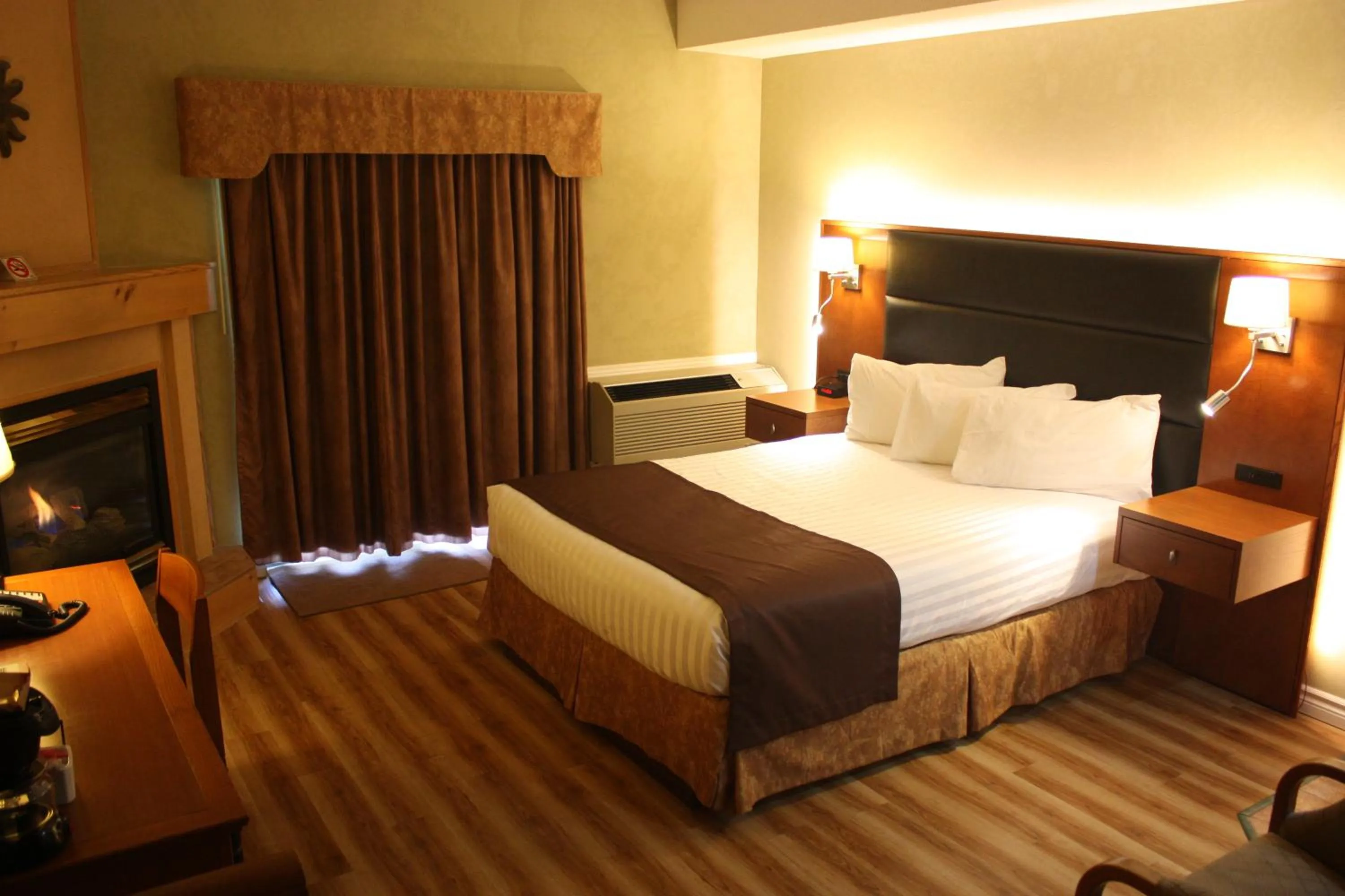 Bed in Cedar Meadows Resort & Spa, an Ascend Collection Resort