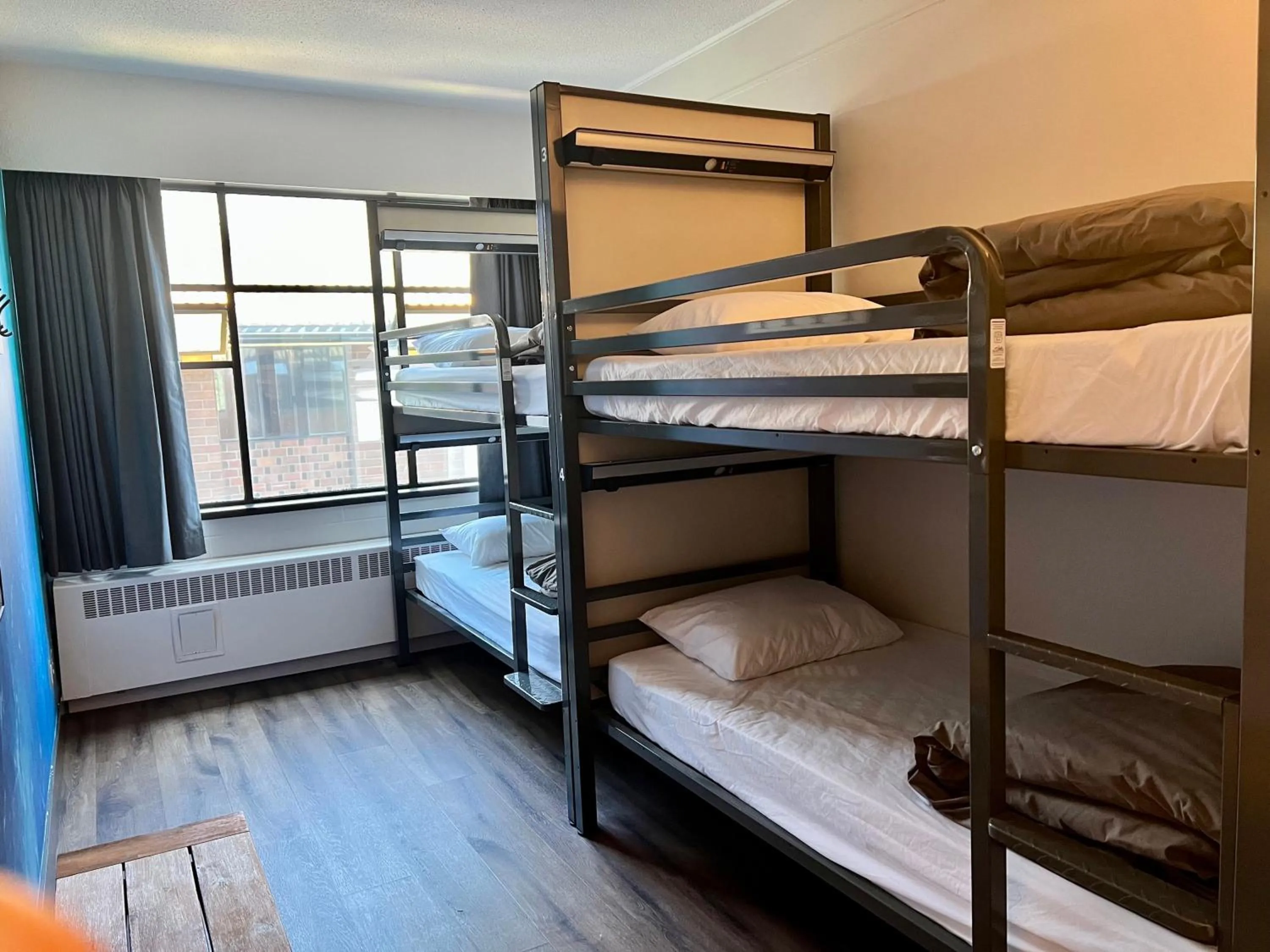 4-Bed Private Dorm in HI Vancouver Downtown - Hostel