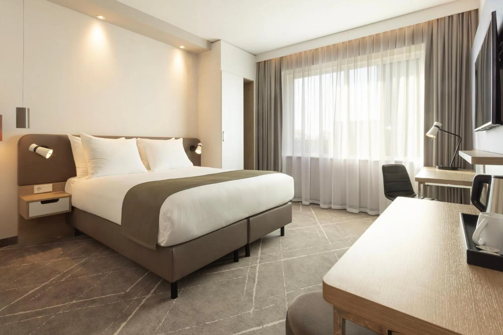 Photo of the whole room, Bed in Holiday Inn - Eindhoven Airport by IHG