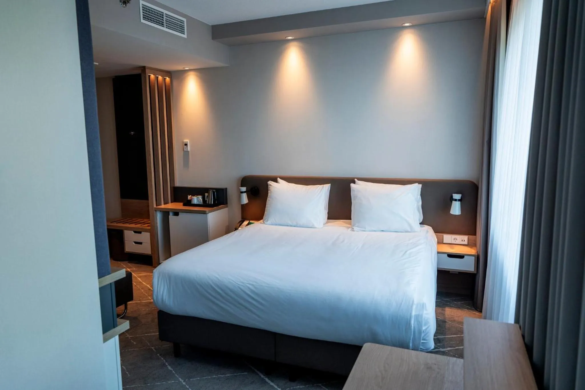 Photo of the whole room, Bed in Holiday Inn - Eindhoven Airport by IHG