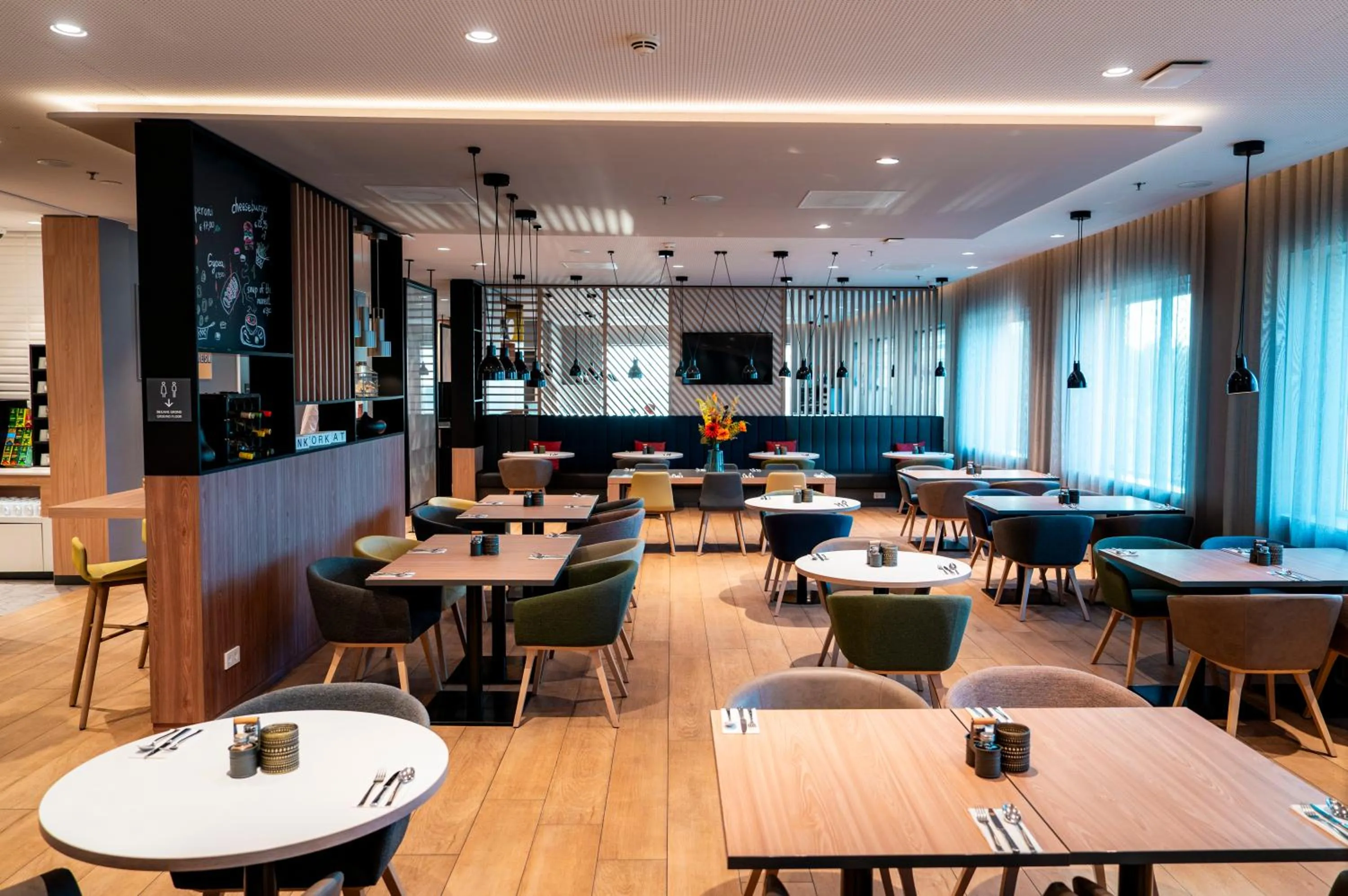 Restaurant/places to eat in Holiday Inn - Eindhoven Airport by IHG