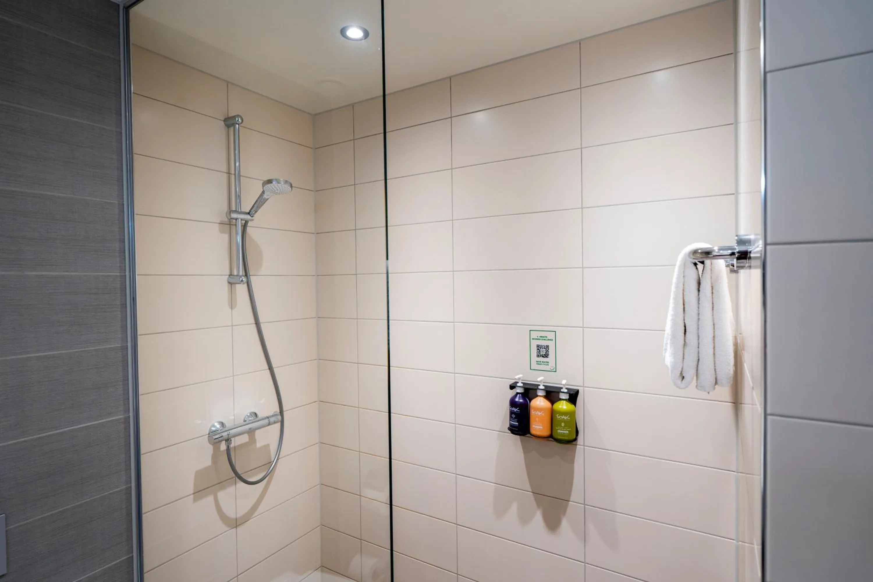 Bathroom in Holiday Inn - Eindhoven Airport by IHG