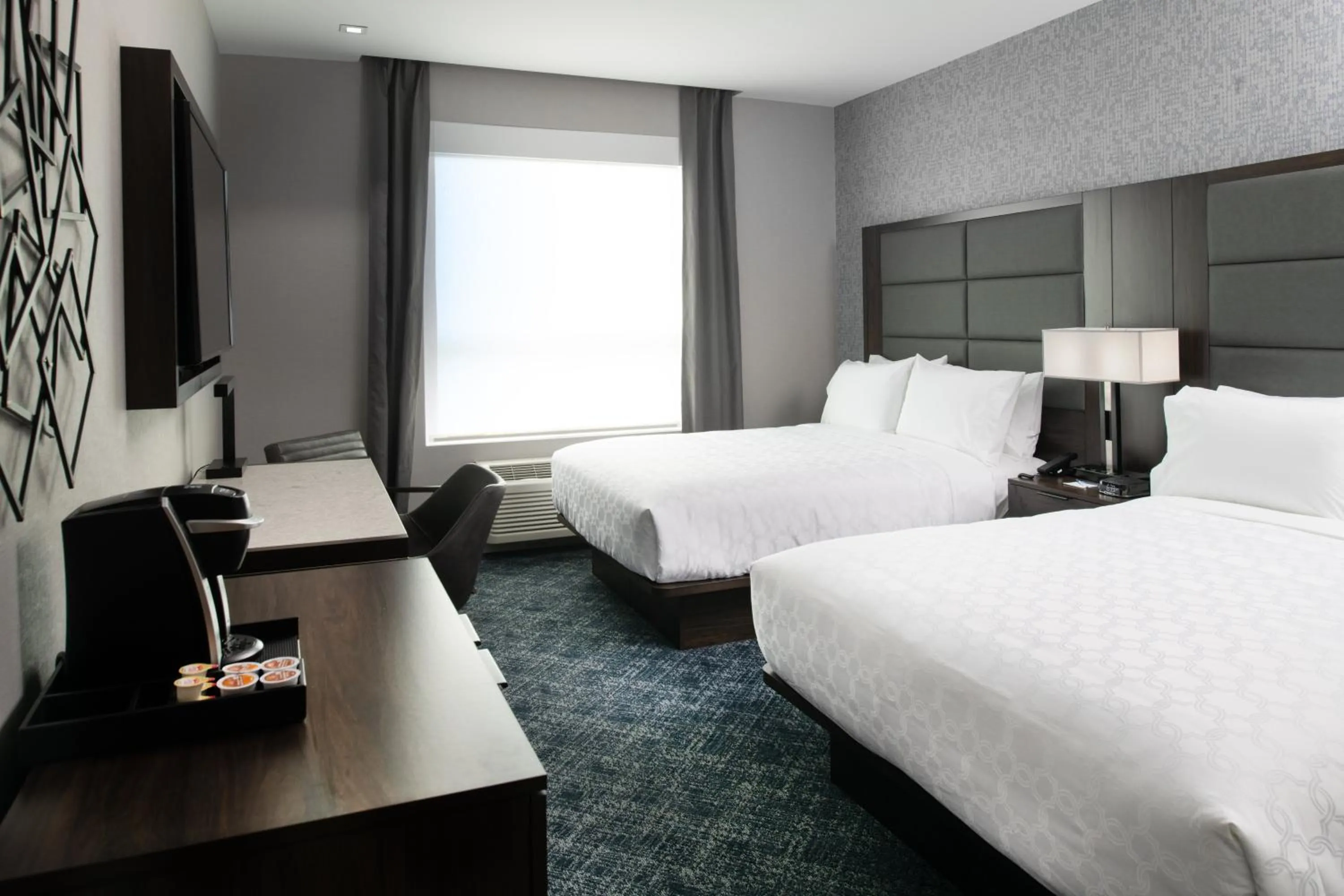 Photo of the whole room, Bed in Holiday Inn Express - Boston South - Quincy by IHG