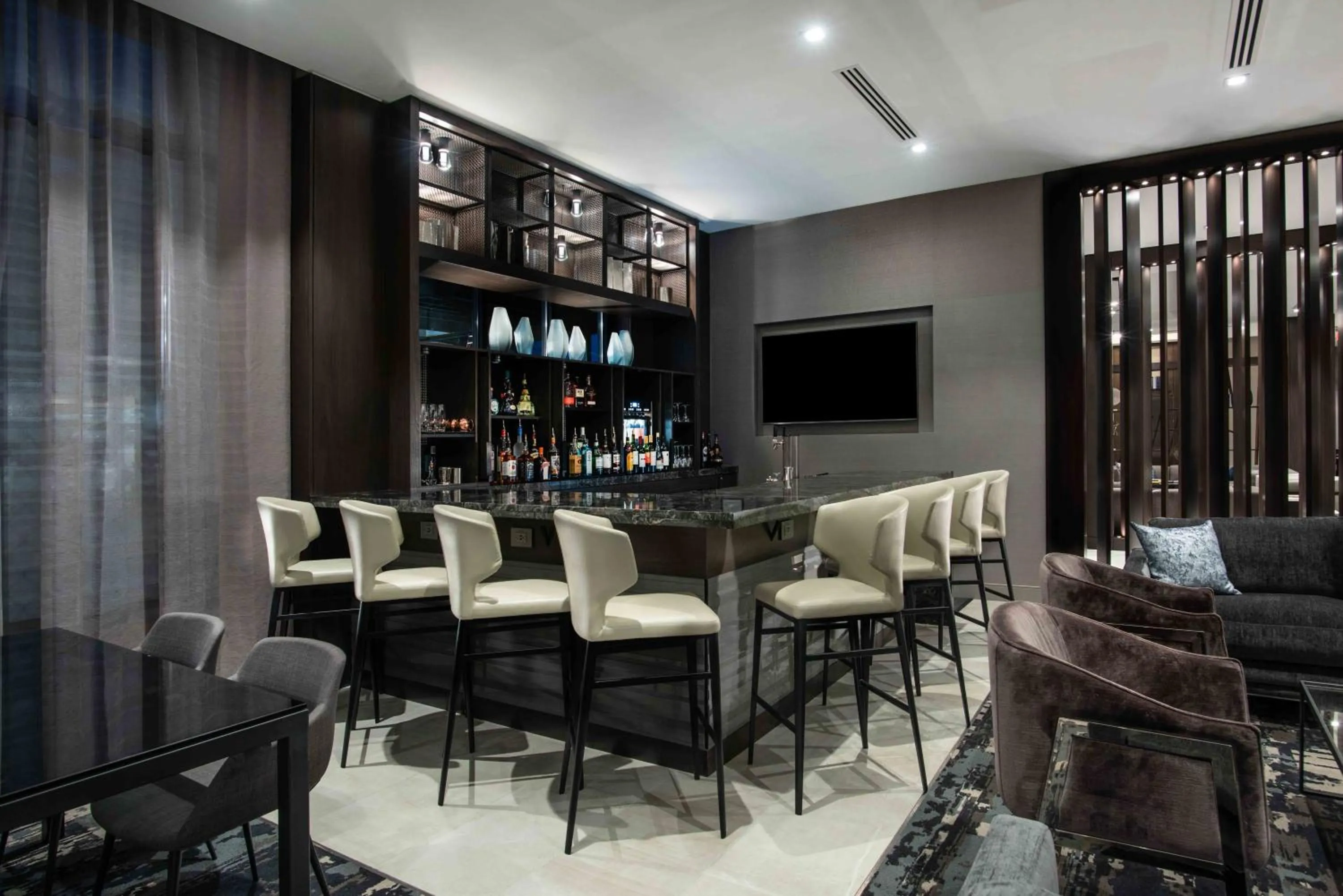 Lounge or bar in Holiday Inn Express - Boston South - Quincy by IHG