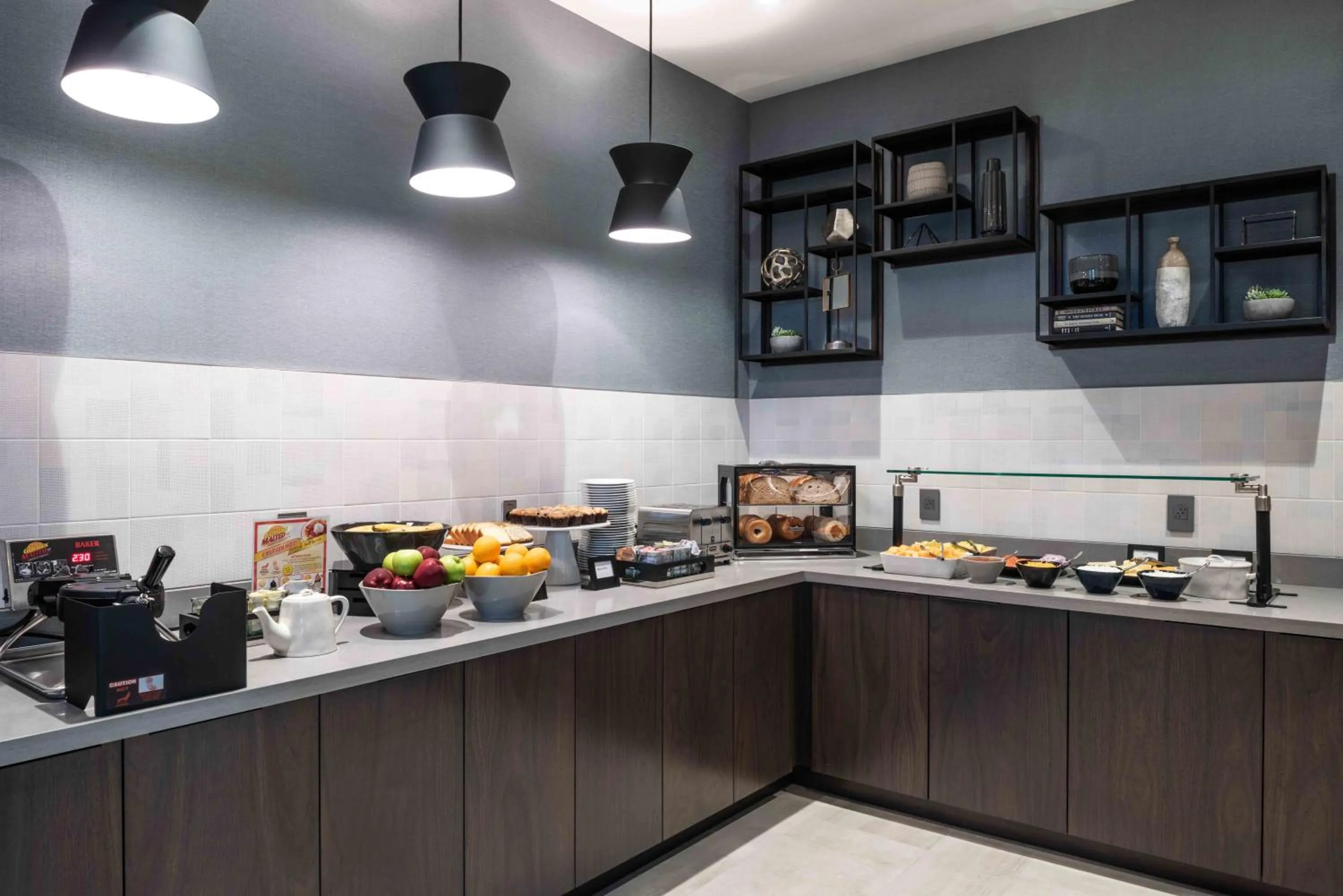 Breakfast in Holiday Inn Express - Boston South - Quincy by IHG