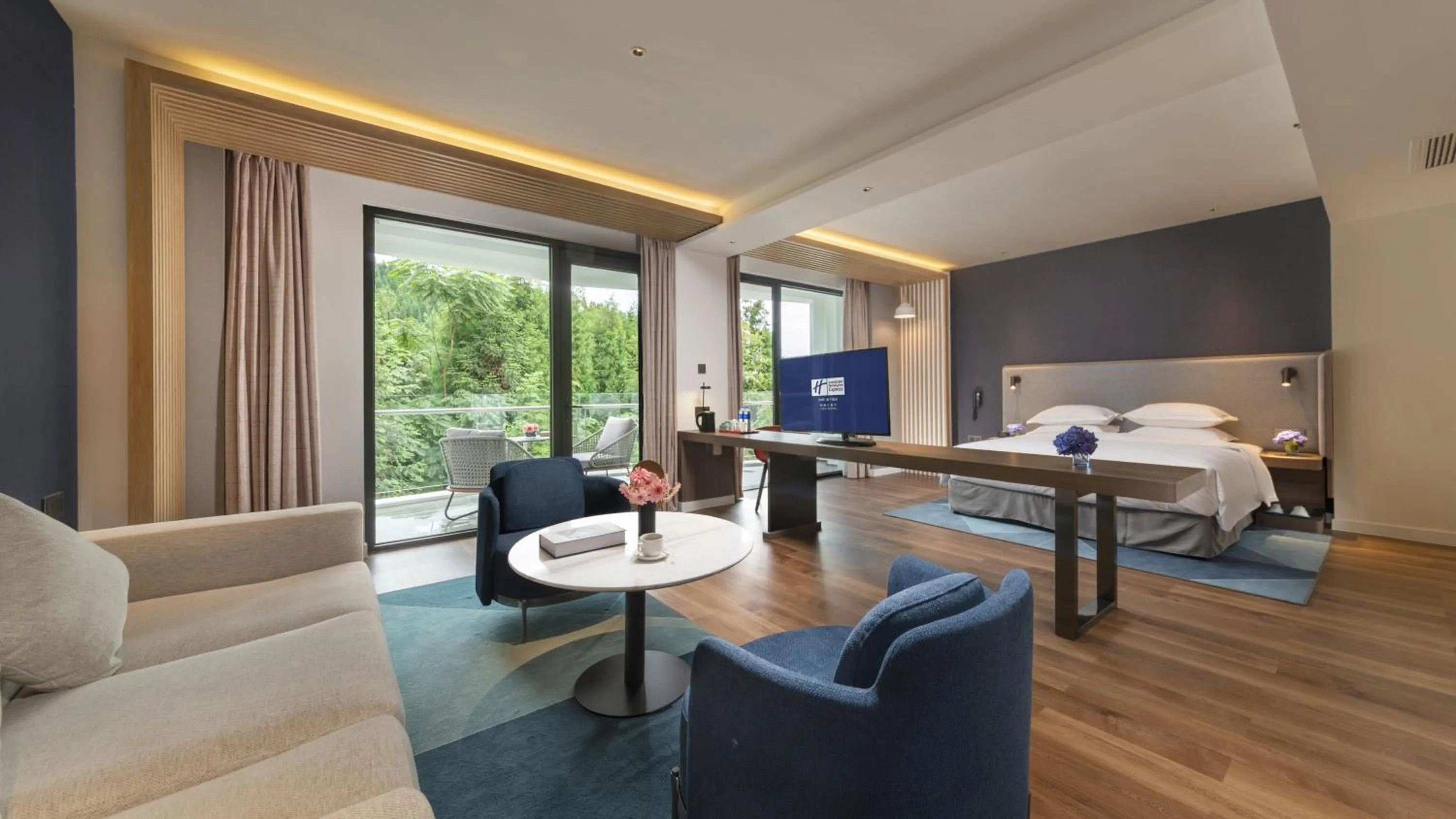 Bedroom in Holiday Inn Express Qiliping by IHG