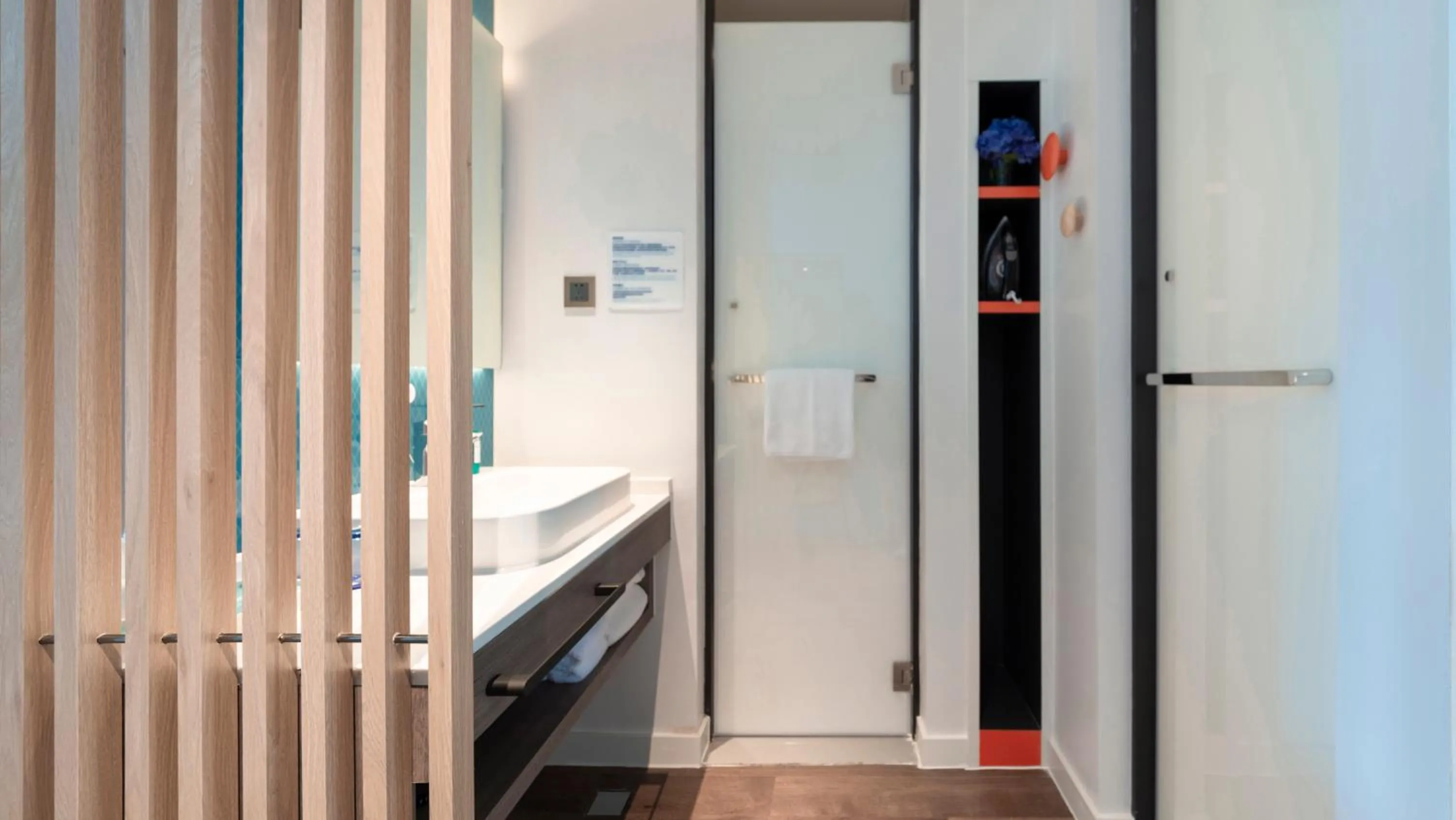 Photo of the whole room in Holiday Inn Express Qiliping by IHG