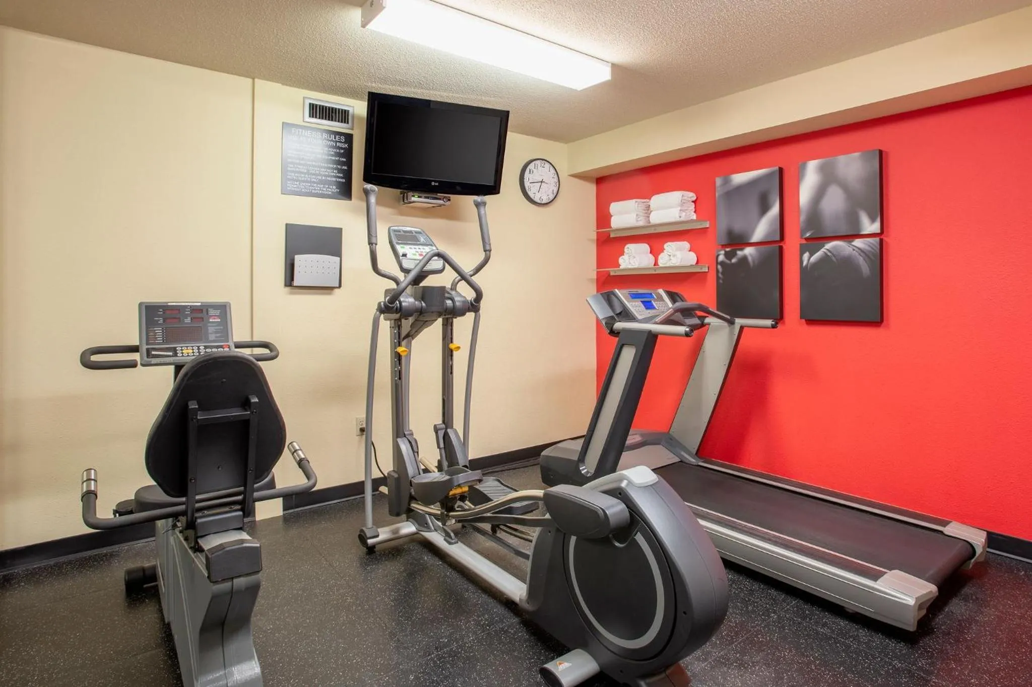 Fitness centre/facilities in Travelodge Suites by Wyndham Regina - Eastgate Bay