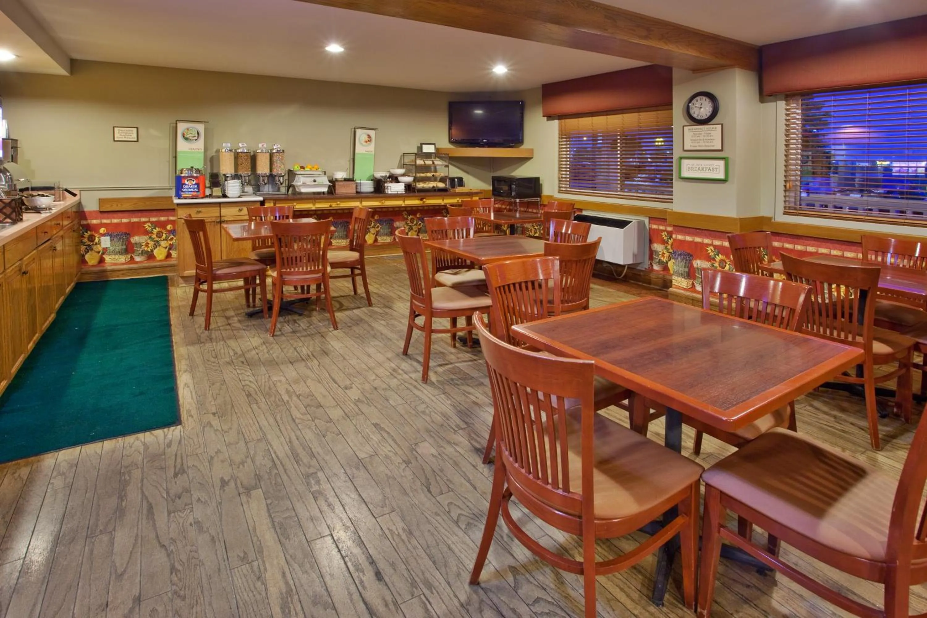 Restaurant/places to eat in Travelodge Suites by Wyndham Regina - Eastgate Bay