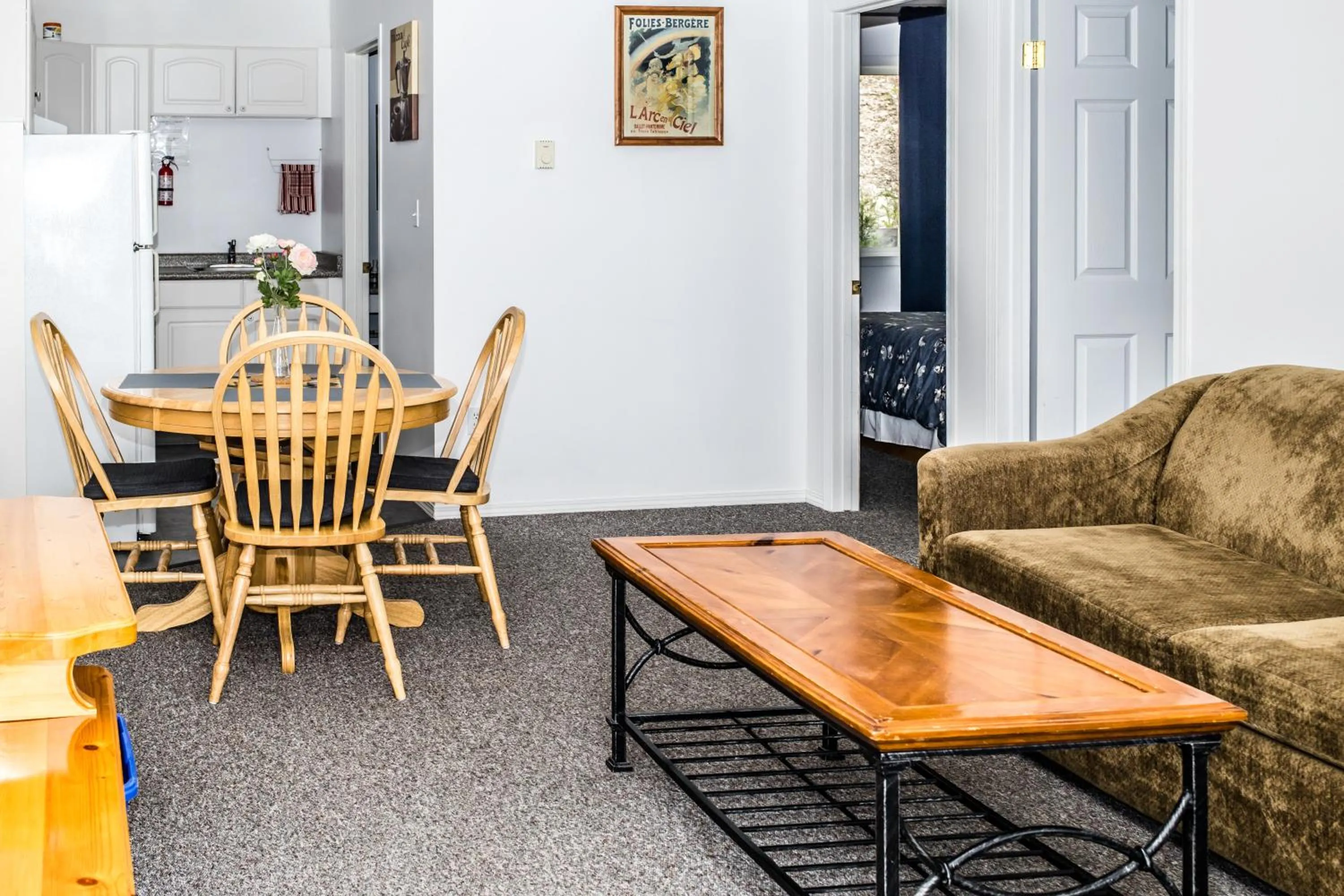 Living room in Crescent Motel