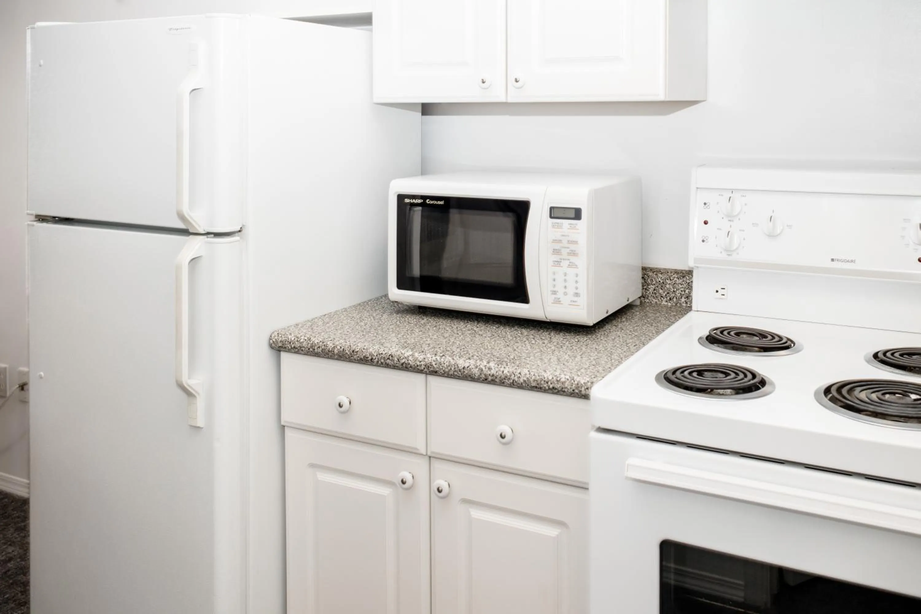 Kitchen or kitchenette in Crescent Motel