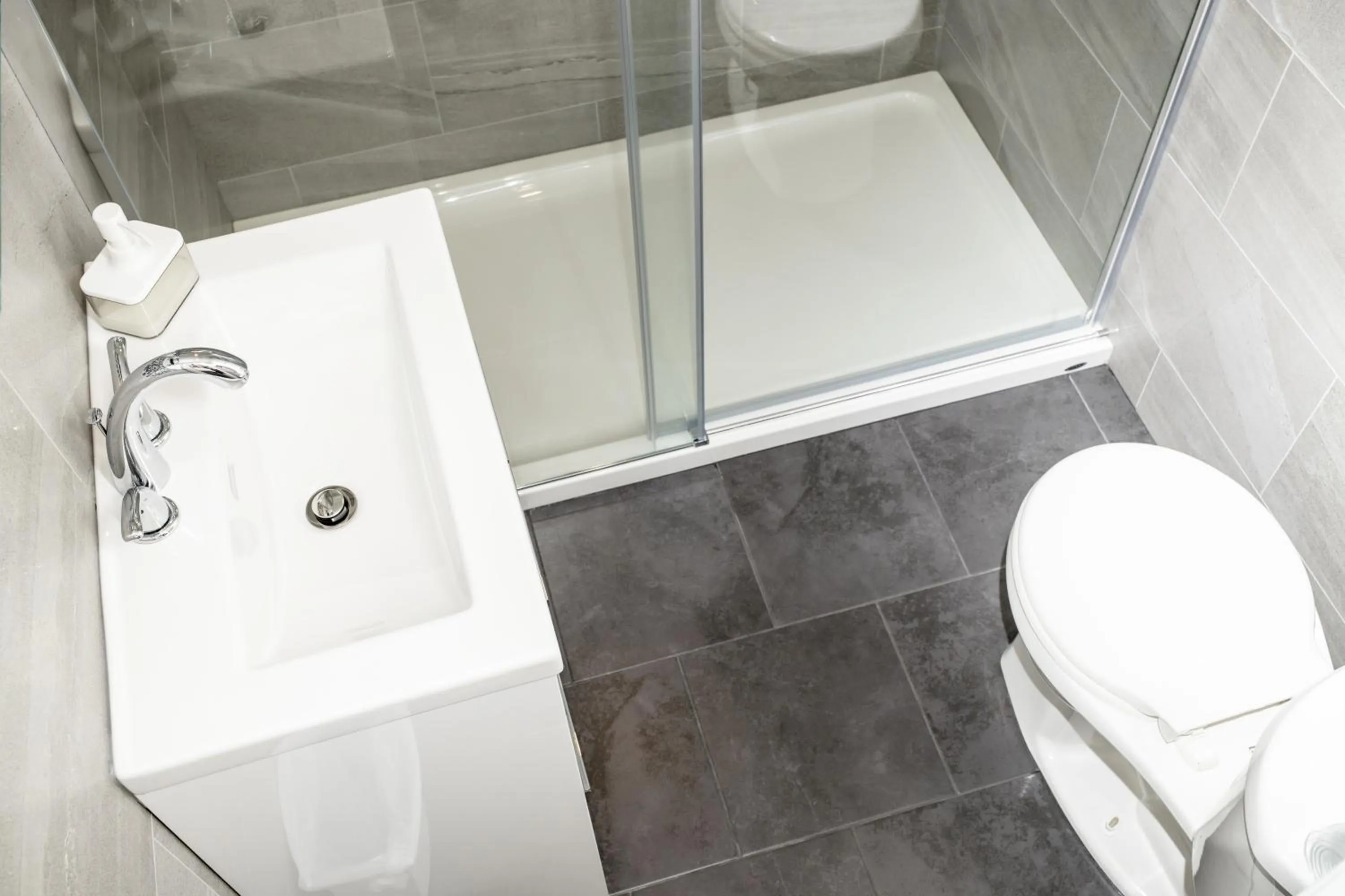 Bathroom in Crescent Motel