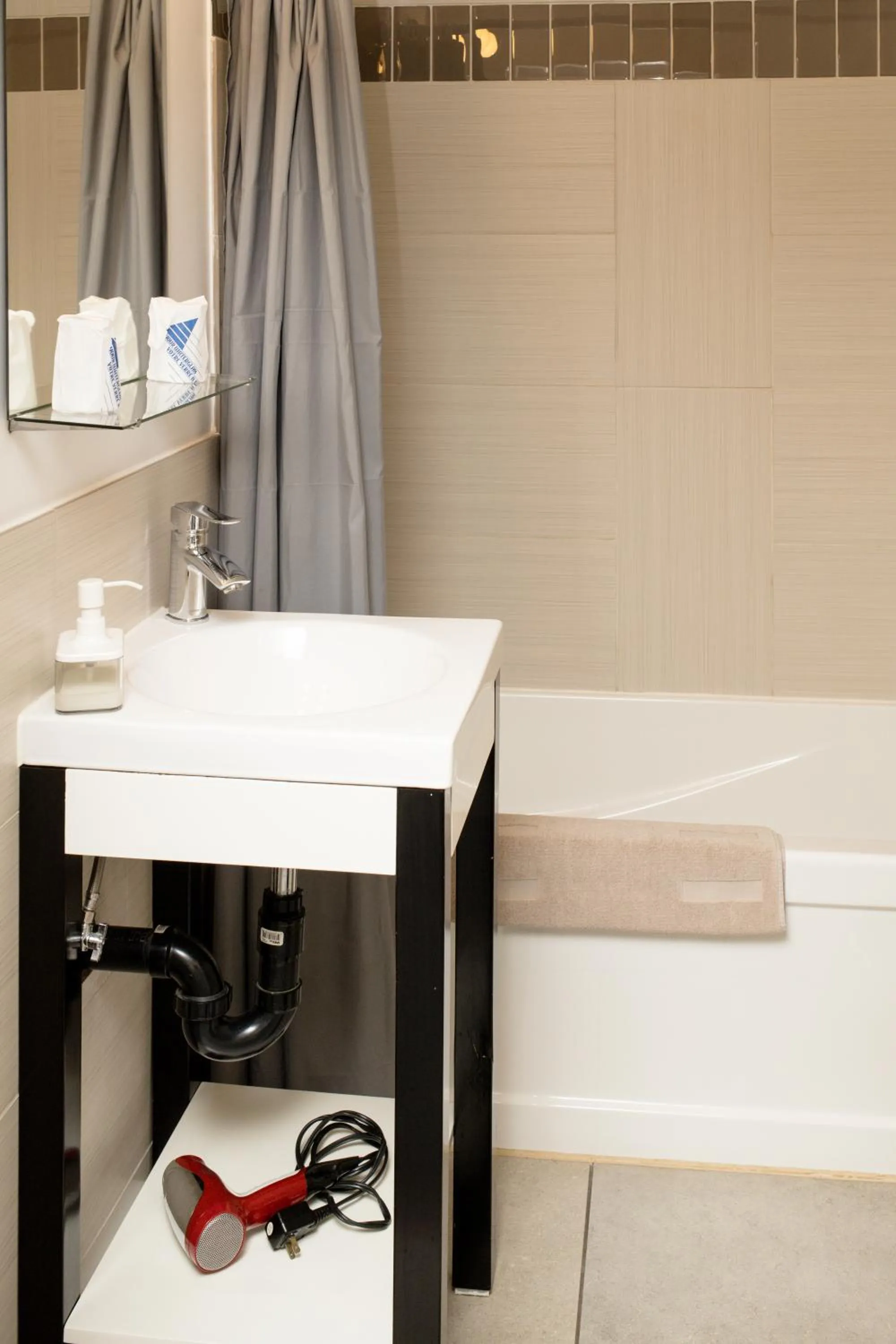 Bathroom in Crescent Motel