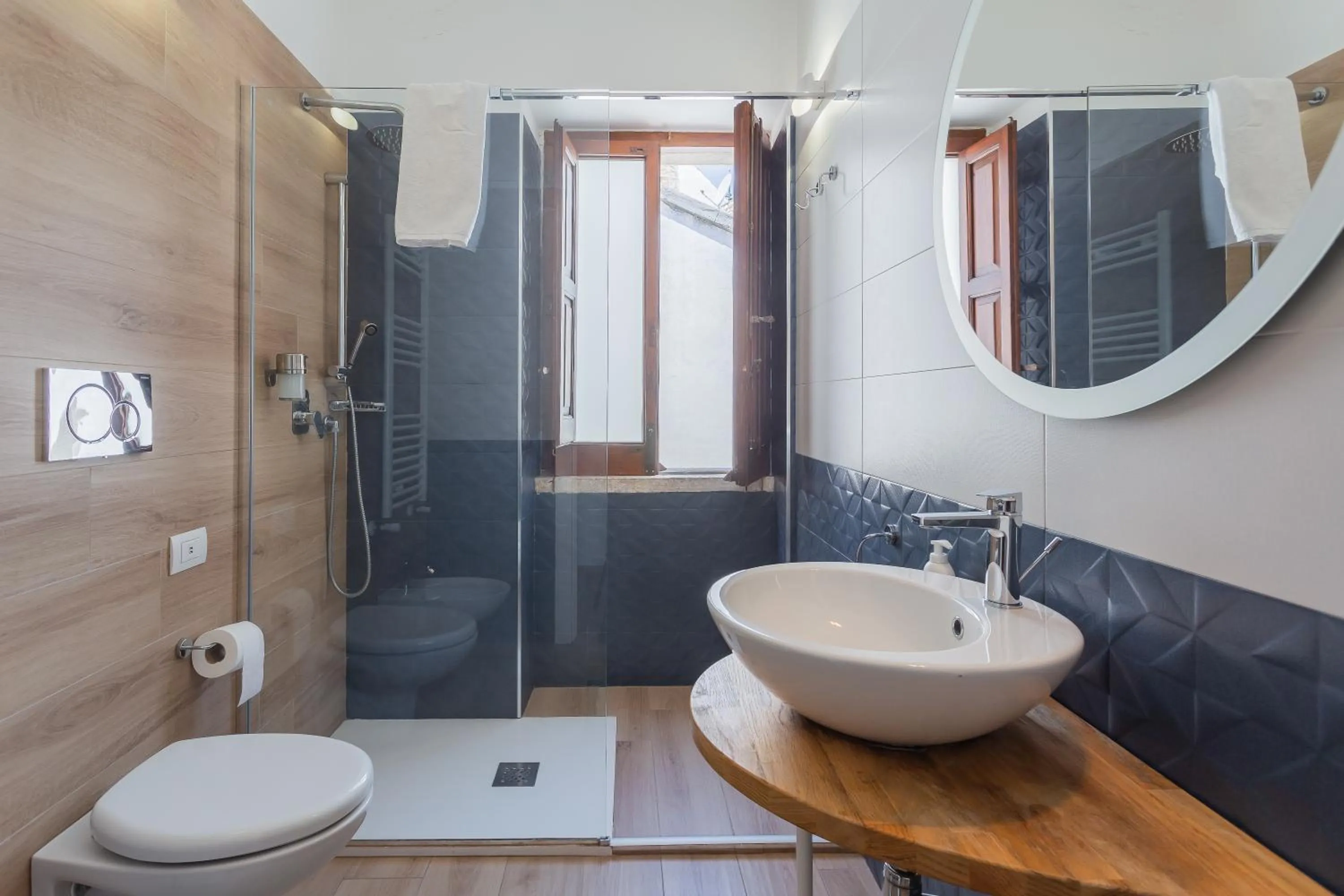 Shower in Santaló B&B