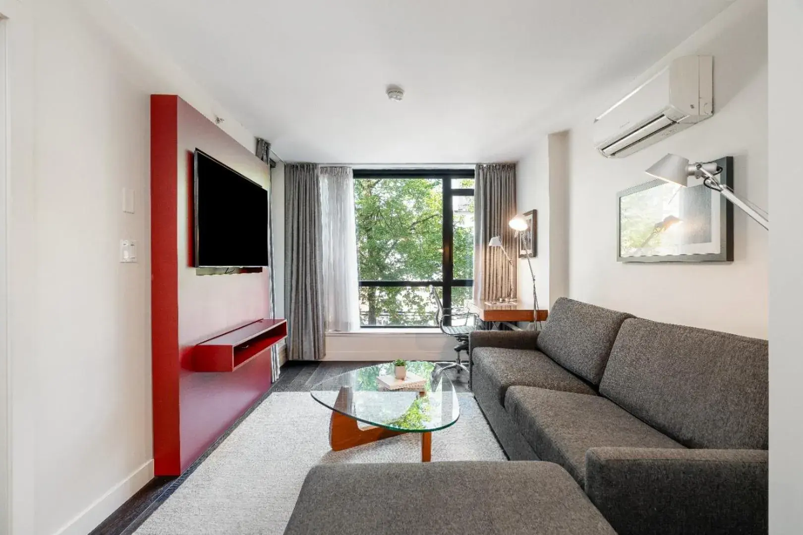 Two-Bedroom Suite in Level Vancouver Yaletown - Seymour Two-Bedroom Suite in Level Vancouver Yaletown - Seymour