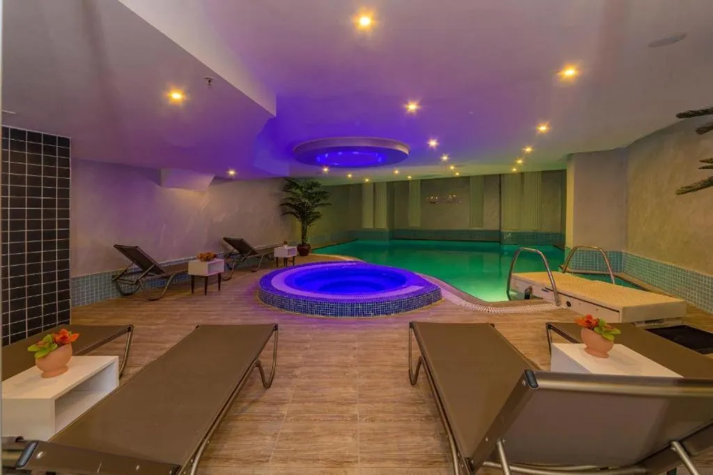 Swimming pool in Euro Plaza Hotel - Taksim Pera