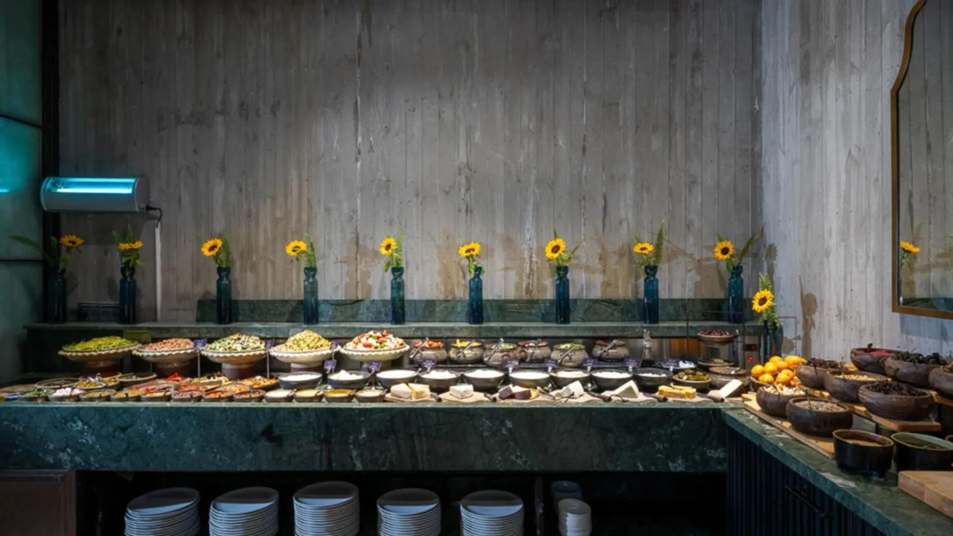 Breakfast in Bachar House - FATTAL COLORS