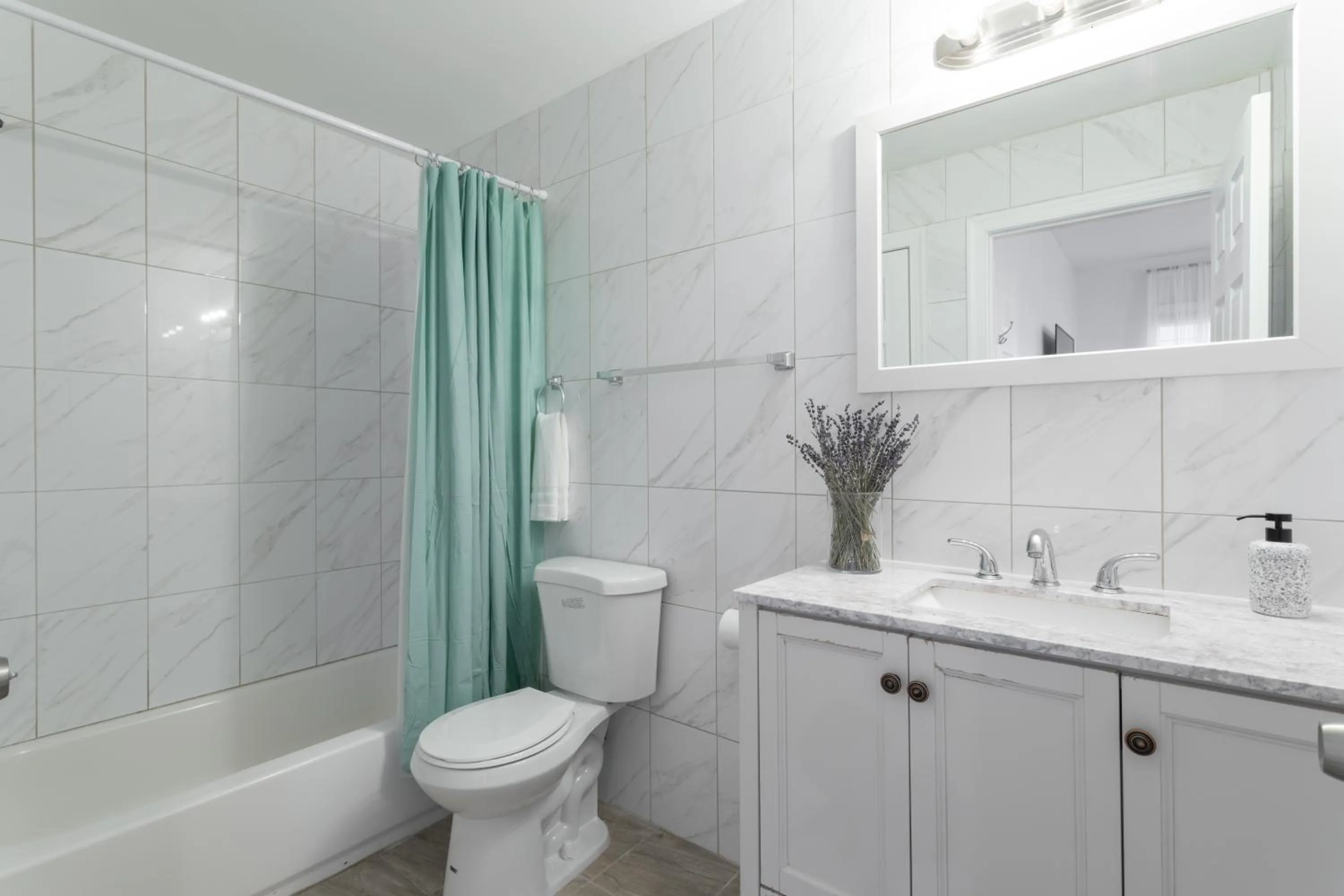 Shower in The Cherry Suites - Chinatown