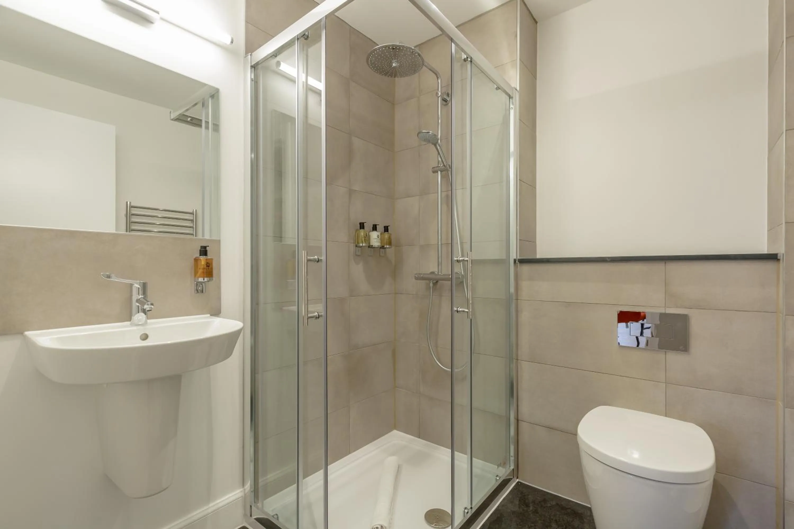 Bathroom in Destiny Scotland Hanover Apartments