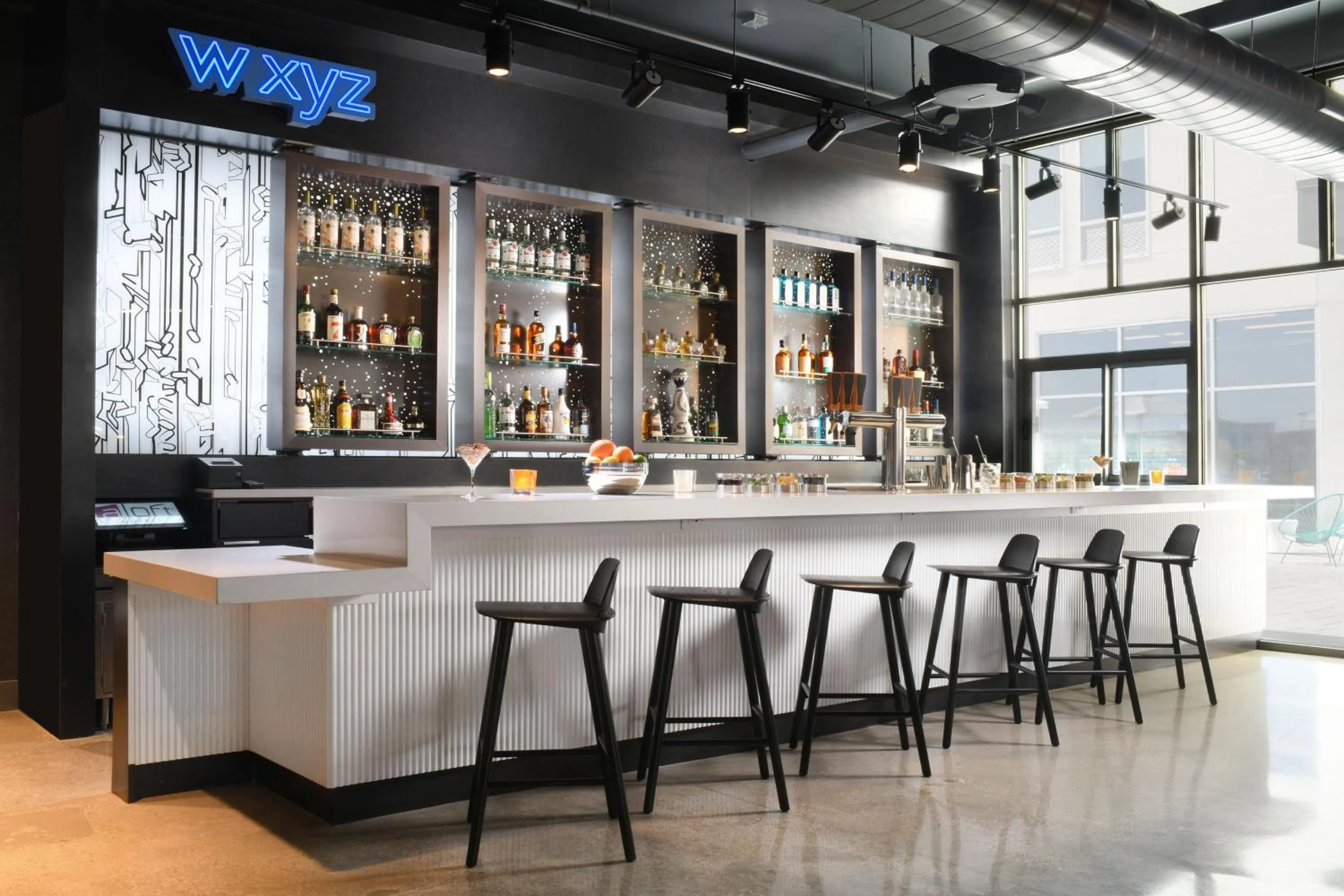 Lounge or bar in Aloft Dallas Euless