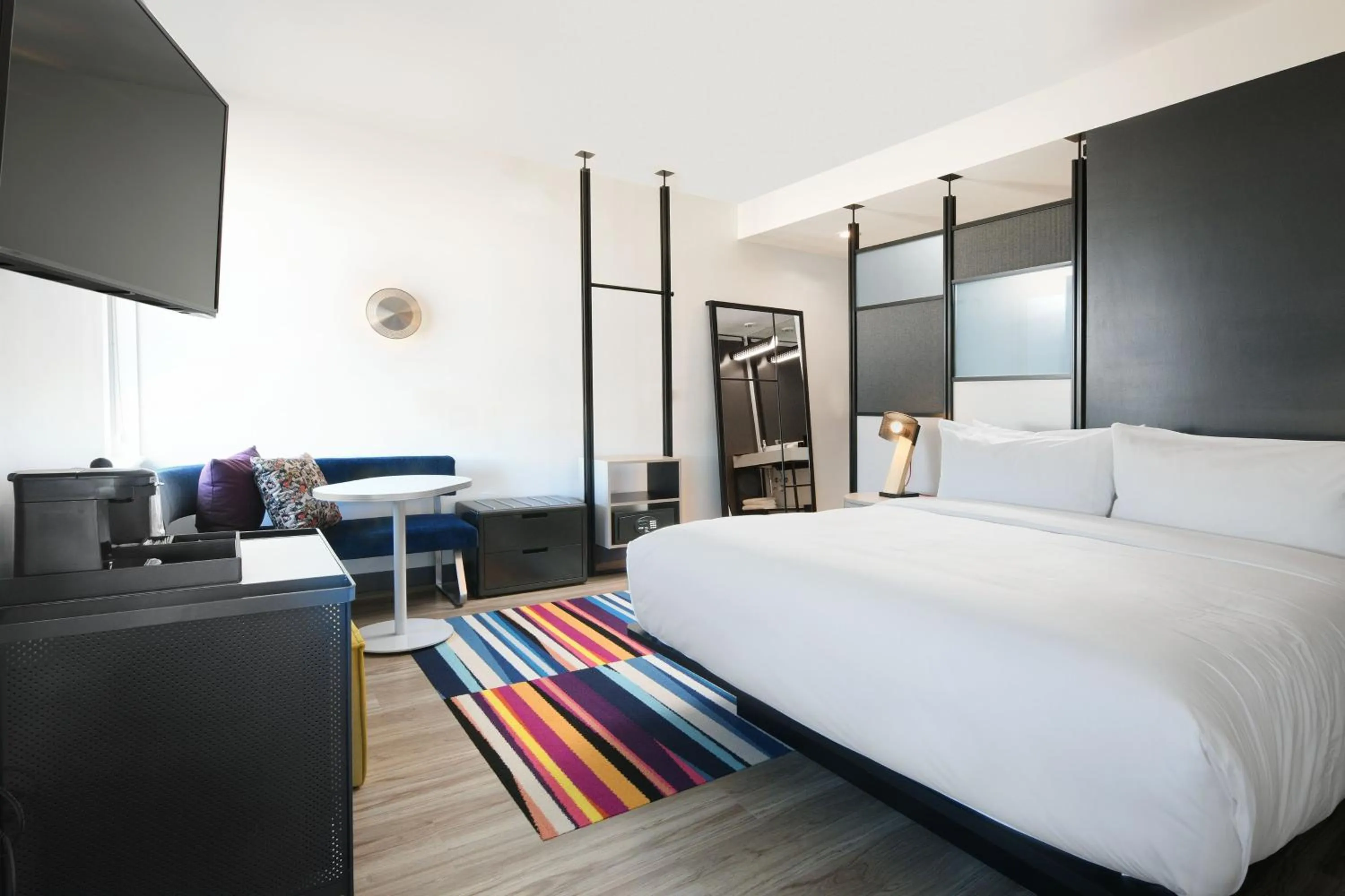 Photo of the whole room, Bed in Aloft Dallas Euless