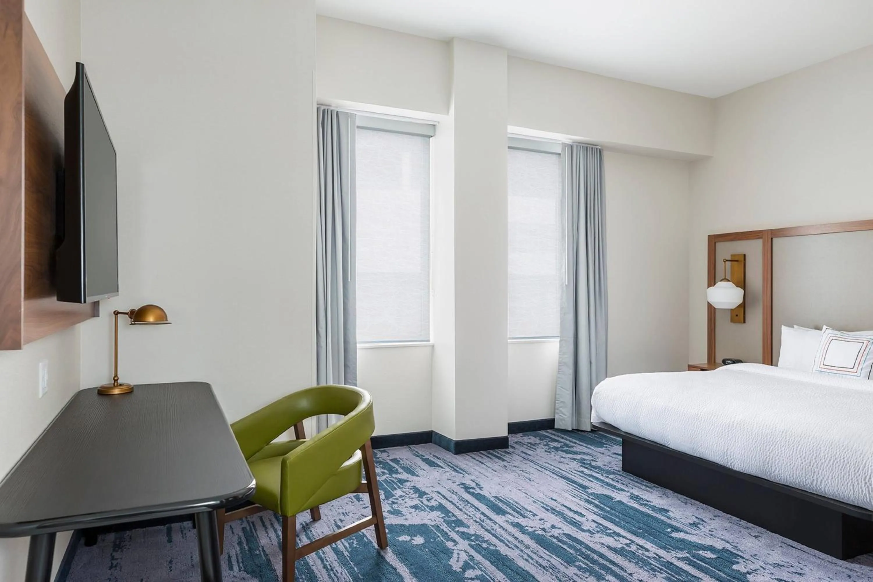 Photo of the whole room, Bed in Fairfield Inn & Suites by Marriott Des Moines Downtown