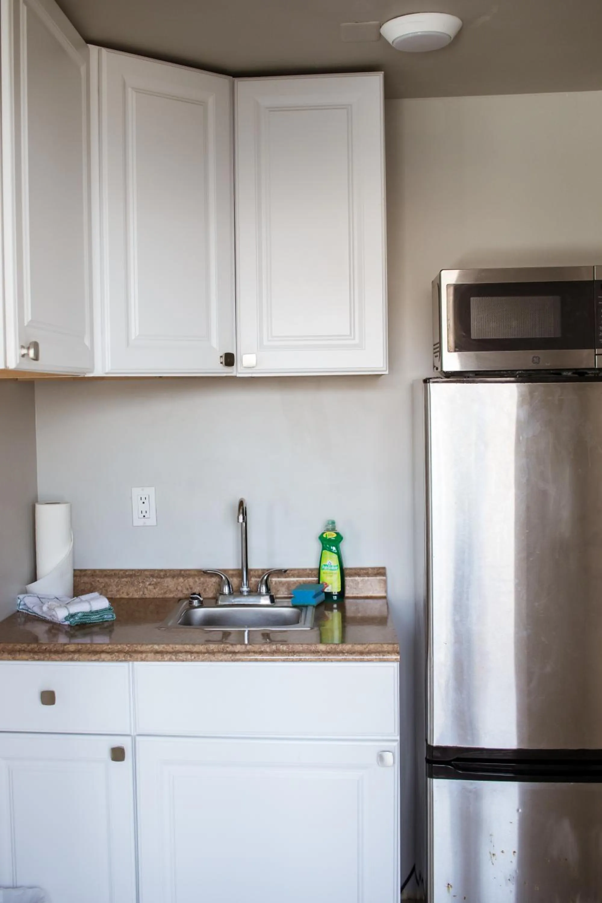 Kitchen or kitchenette in Riptide Oceanfront Hotel