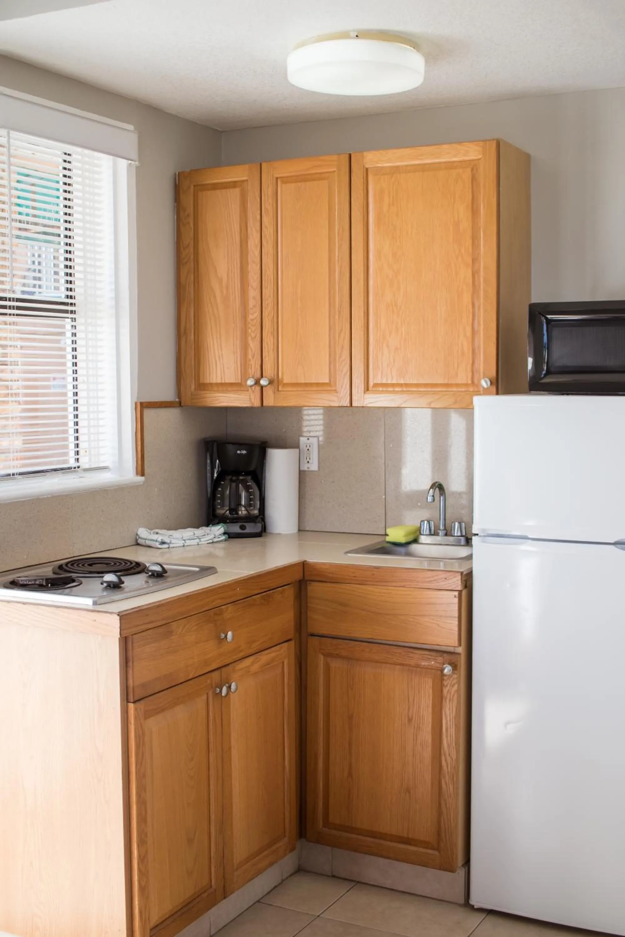 Kitchen or kitchenette in Riptide Oceanfront Hotel