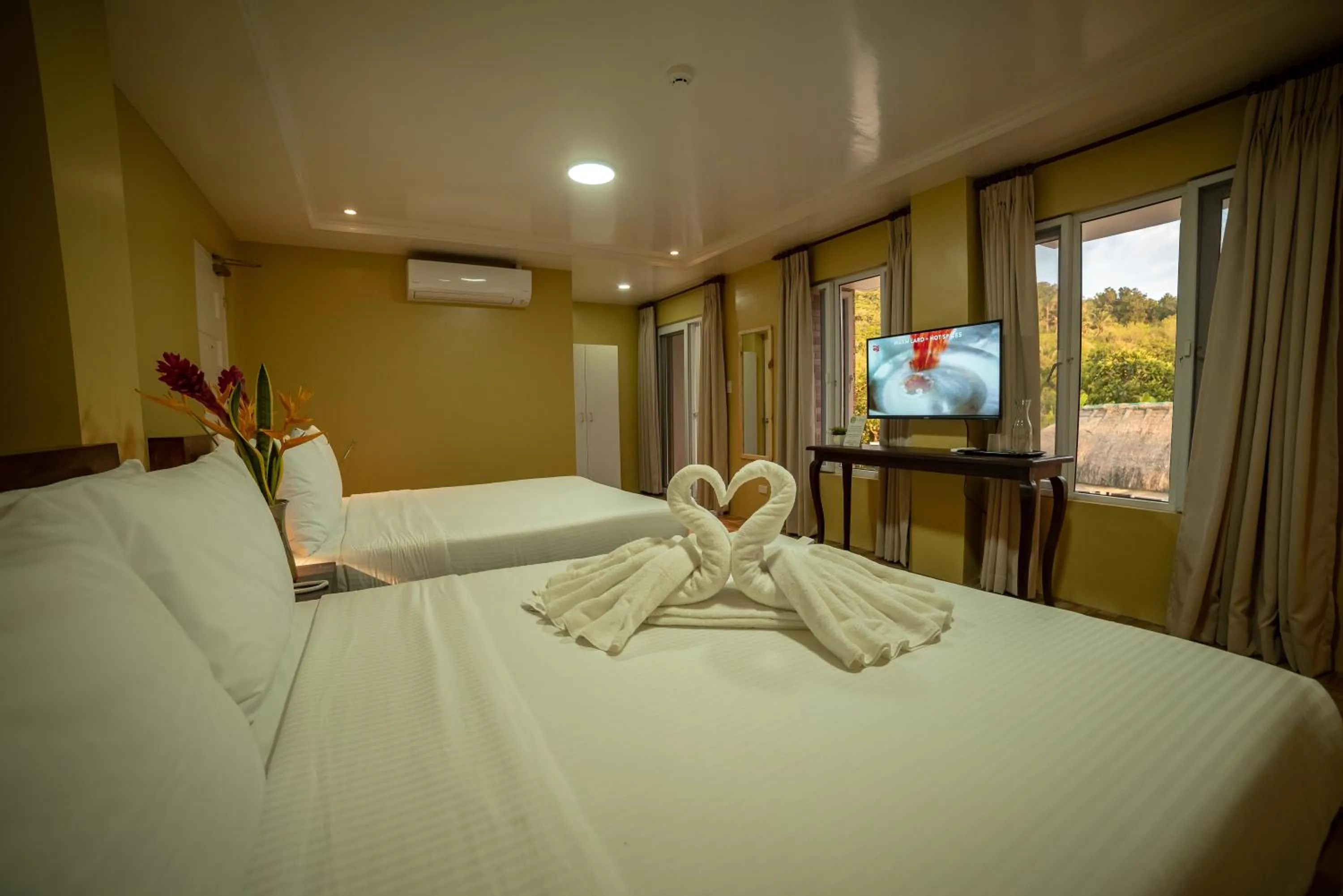 TV and multimedia, Bed in Bernardo's Lantia Hotel